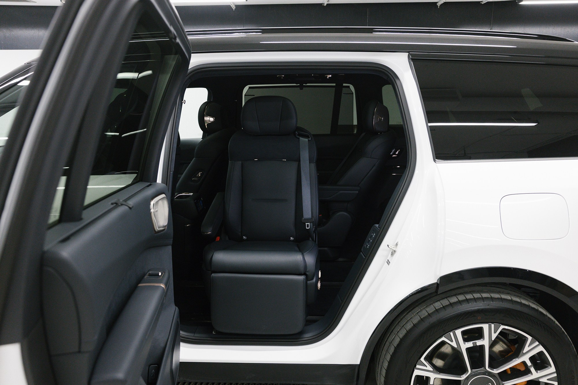 Lynk & Co 900 Ultra 2,0hyb 4WD AT (734 л. с.). Автосалон «Х-Авто»