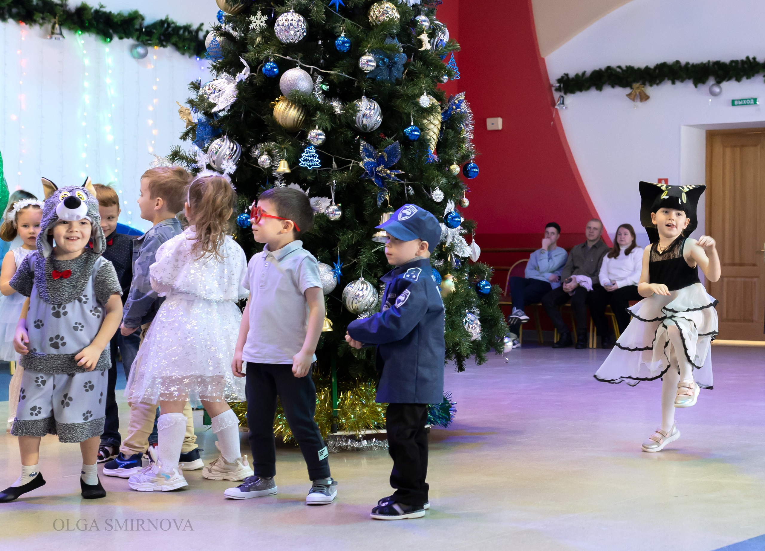 Утренник в ДОФ 04.01.25. Ольга Смирнова юрист, фотограф