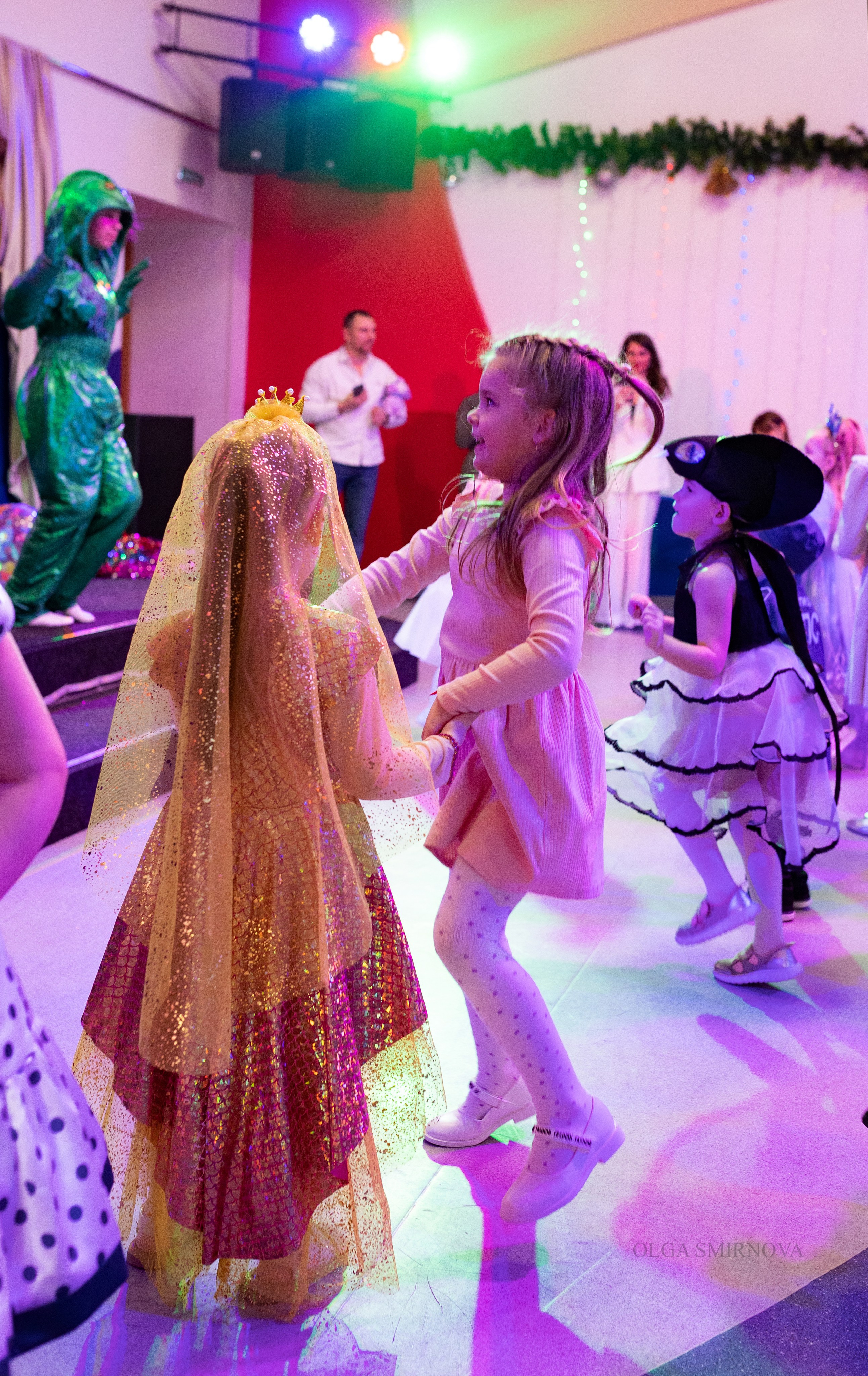 Утренник в ДОФ 04.01.25. Ольга Смирнова юрист, фотограф