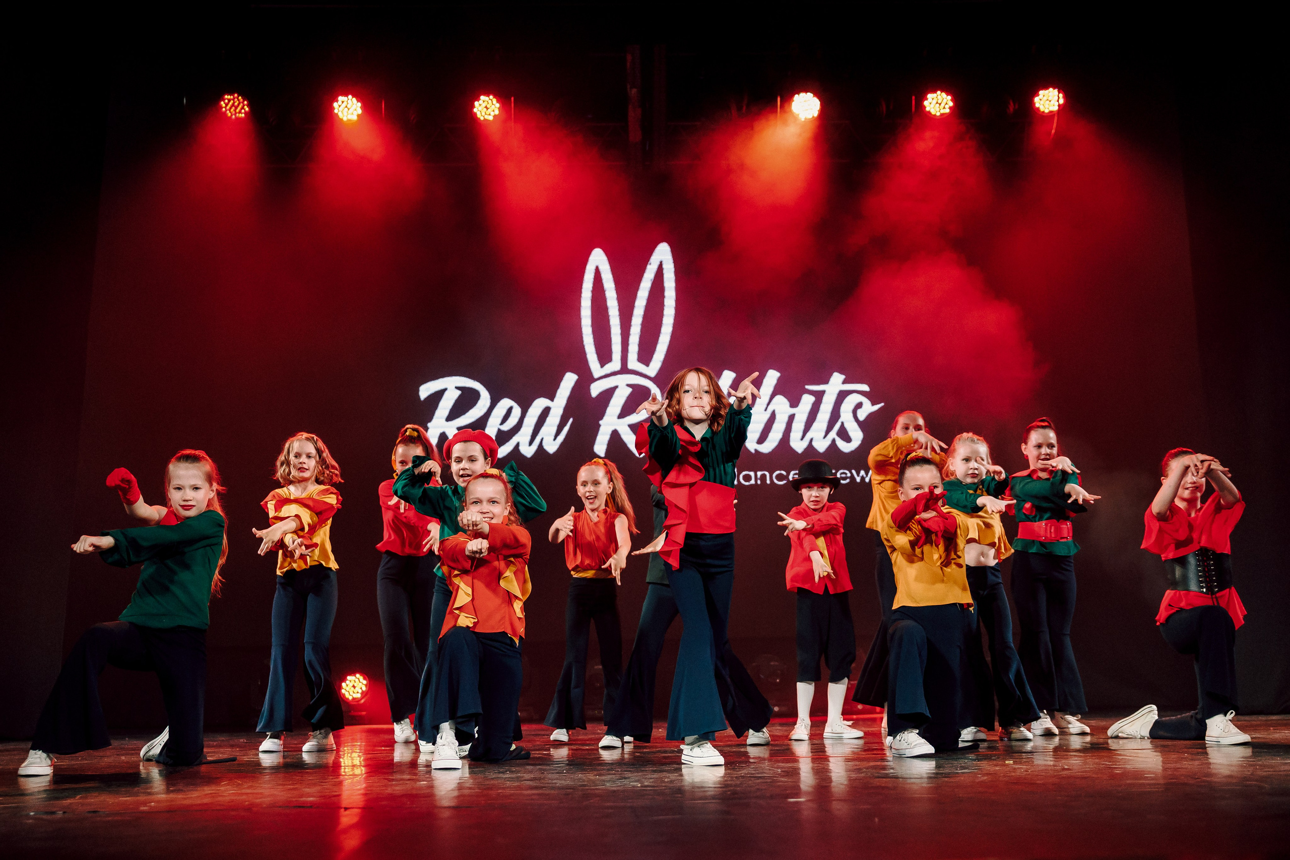 Отчётный концерт танцевальной школы «Red Rabbits» 2025. Лёшка Варзегов — фотограф