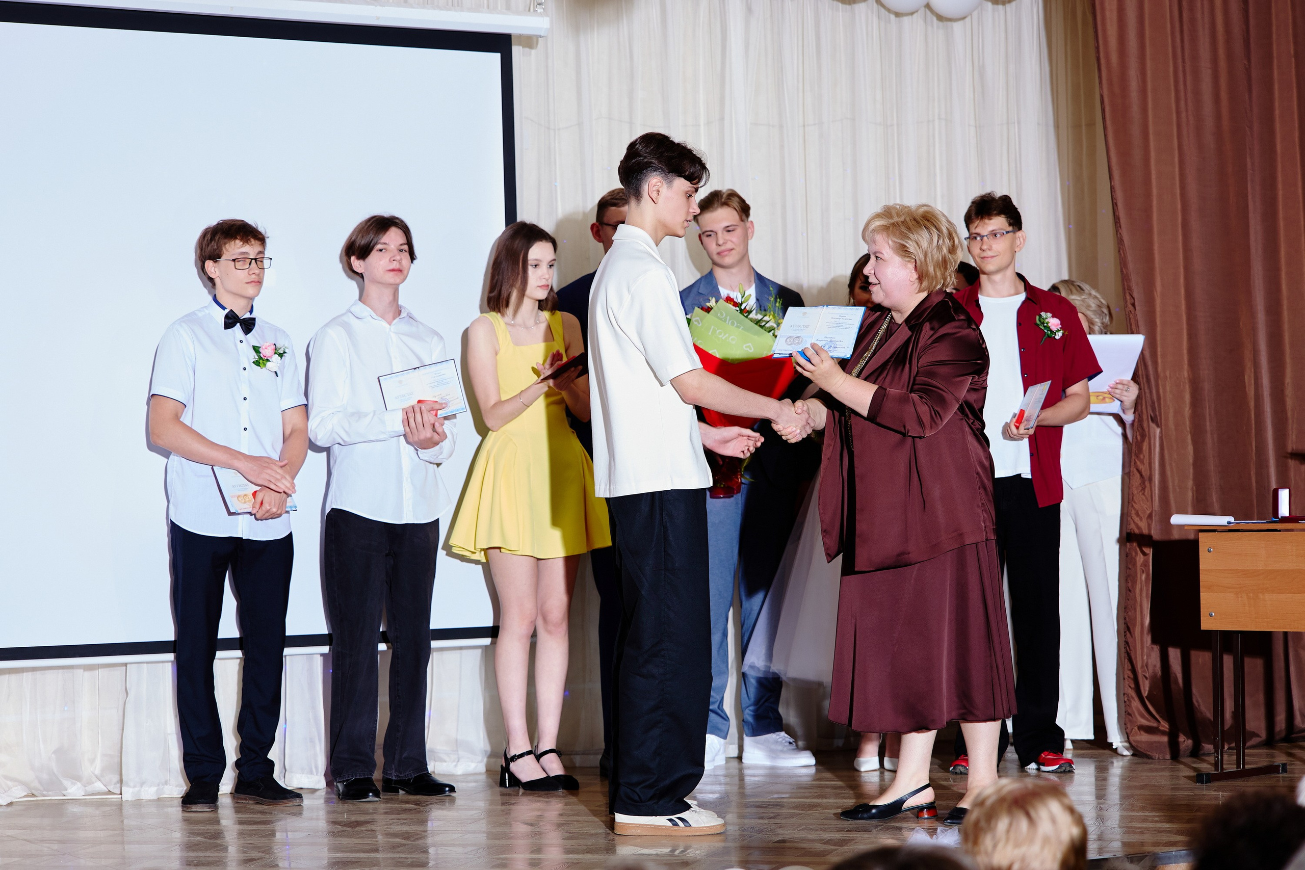 Выпускной 35 Сош. Фотограф Выпускные альбомы Таганрог Сергей Коробченко