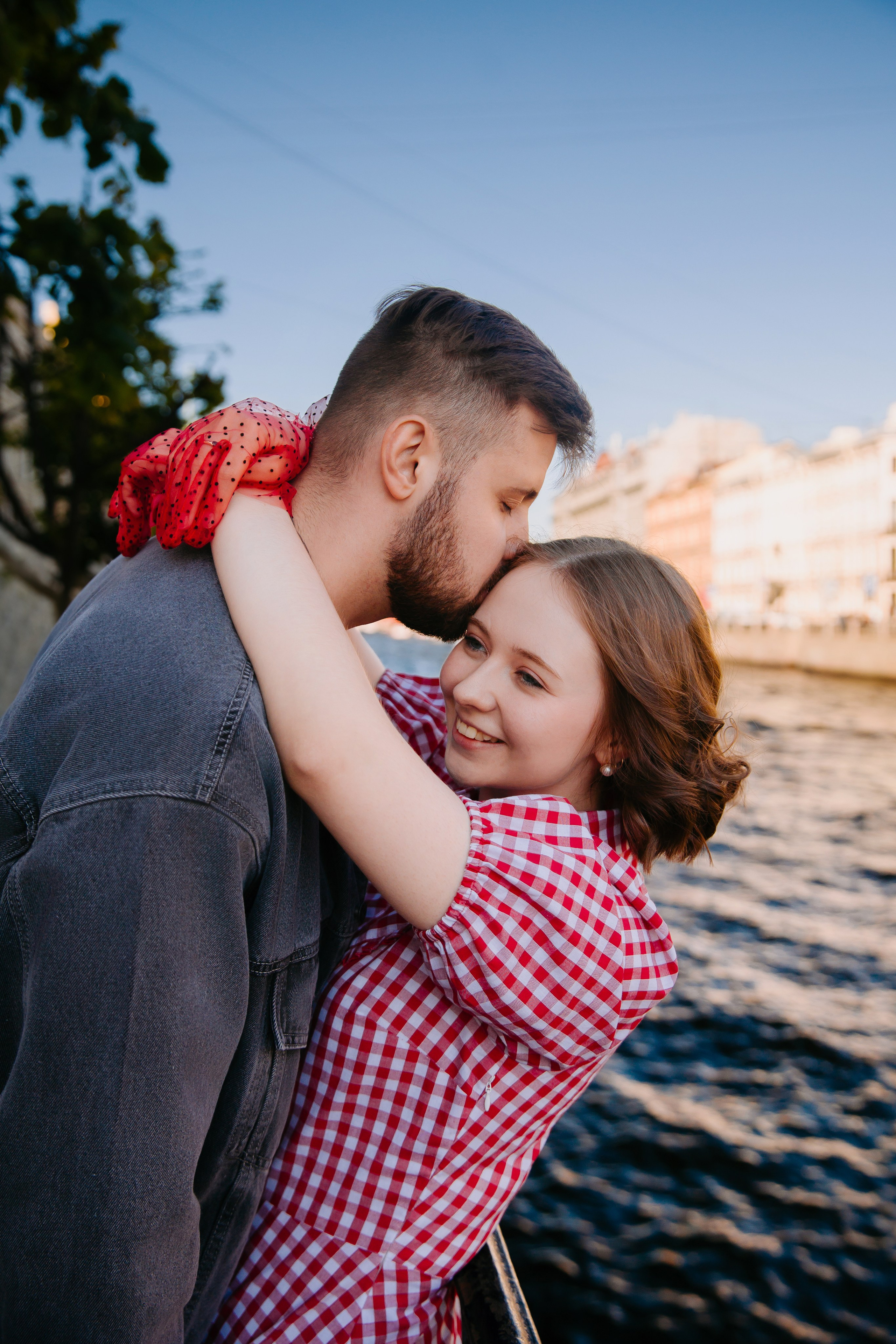 Прогулочная фотосессия лавстори в Санкт-Петербурге. Фотограф в Санкт-Петербурге Разиля Идиятуллина