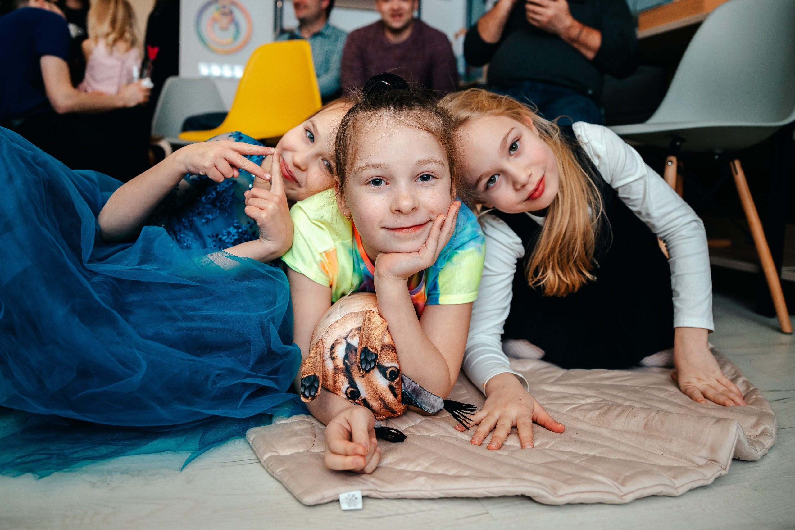 Новогодний утренник в Монтессори-школе. Семейный lifestyle фотограф в Санкт-Петербурге Людмила Пахомова