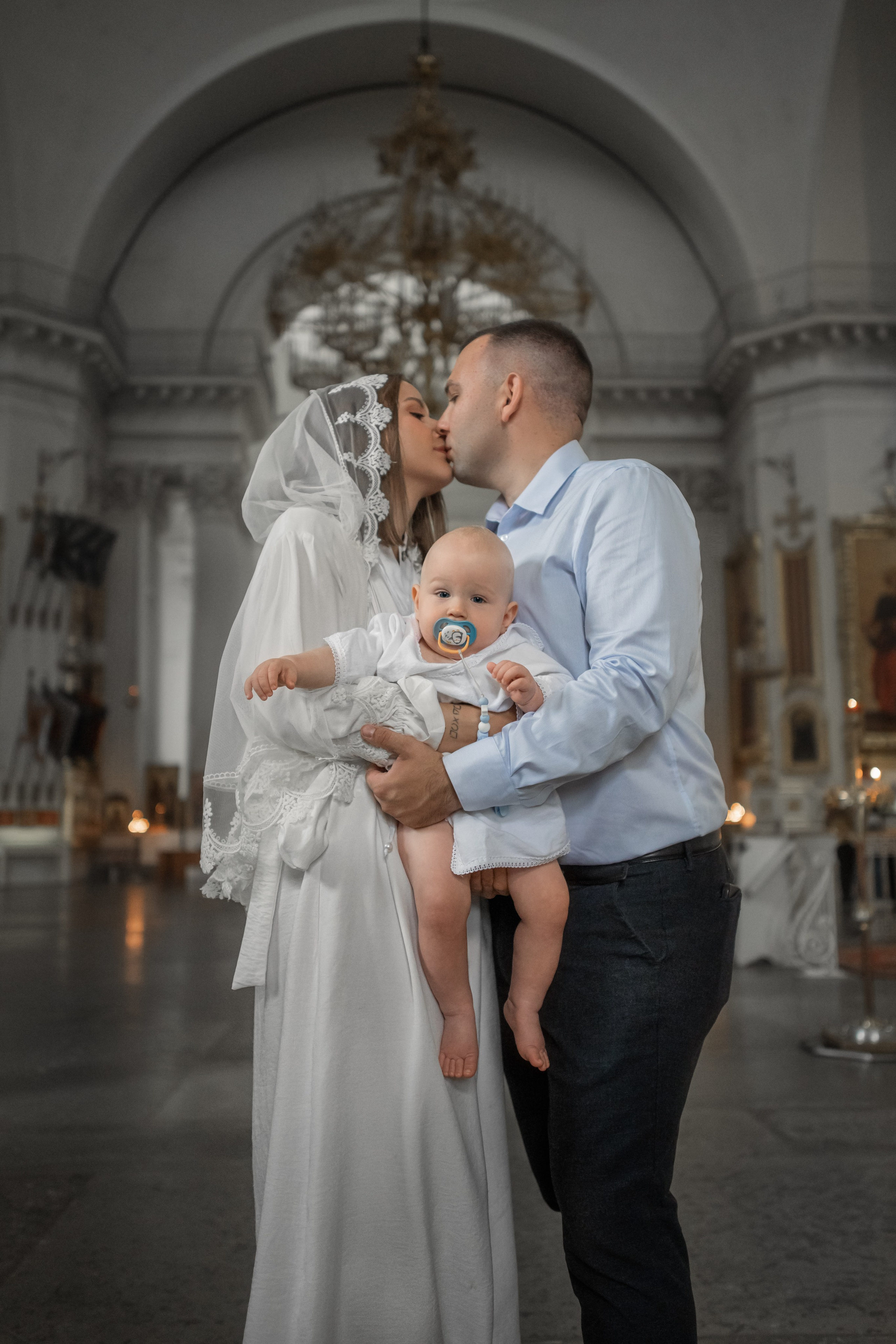 Крещение в Троице-Измайловском соборе. Фотограф на крещение и венчание, семейный фотограф в Санкт-Петербурге