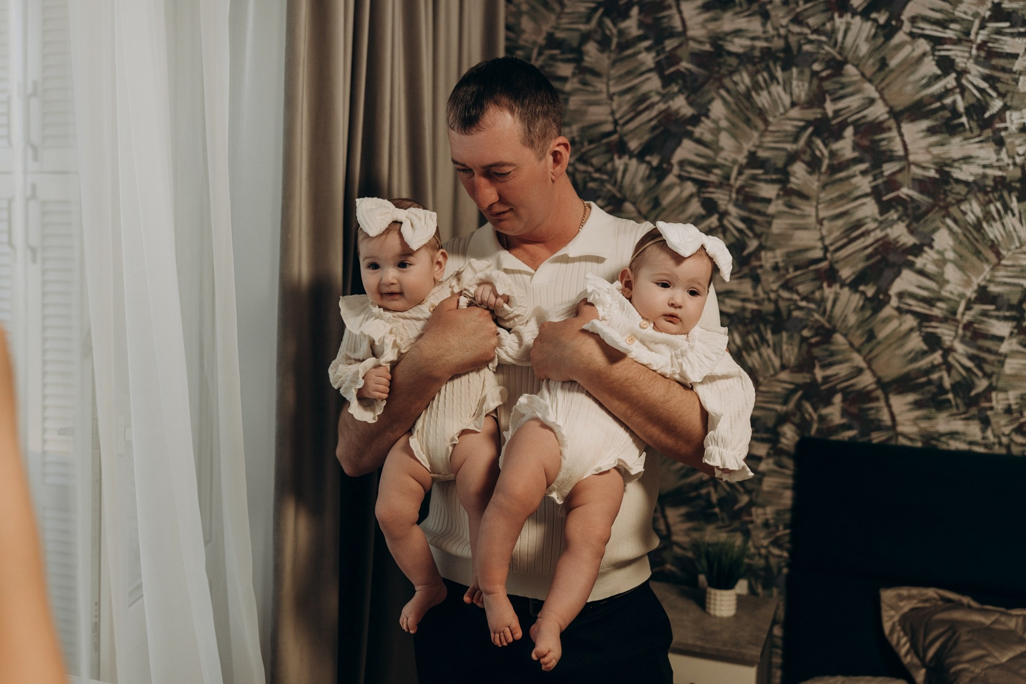 Семейная фотосессия с двойняшками в квартире. Свадебный и репортажный фотограф в Ярославле Евгений Сальников