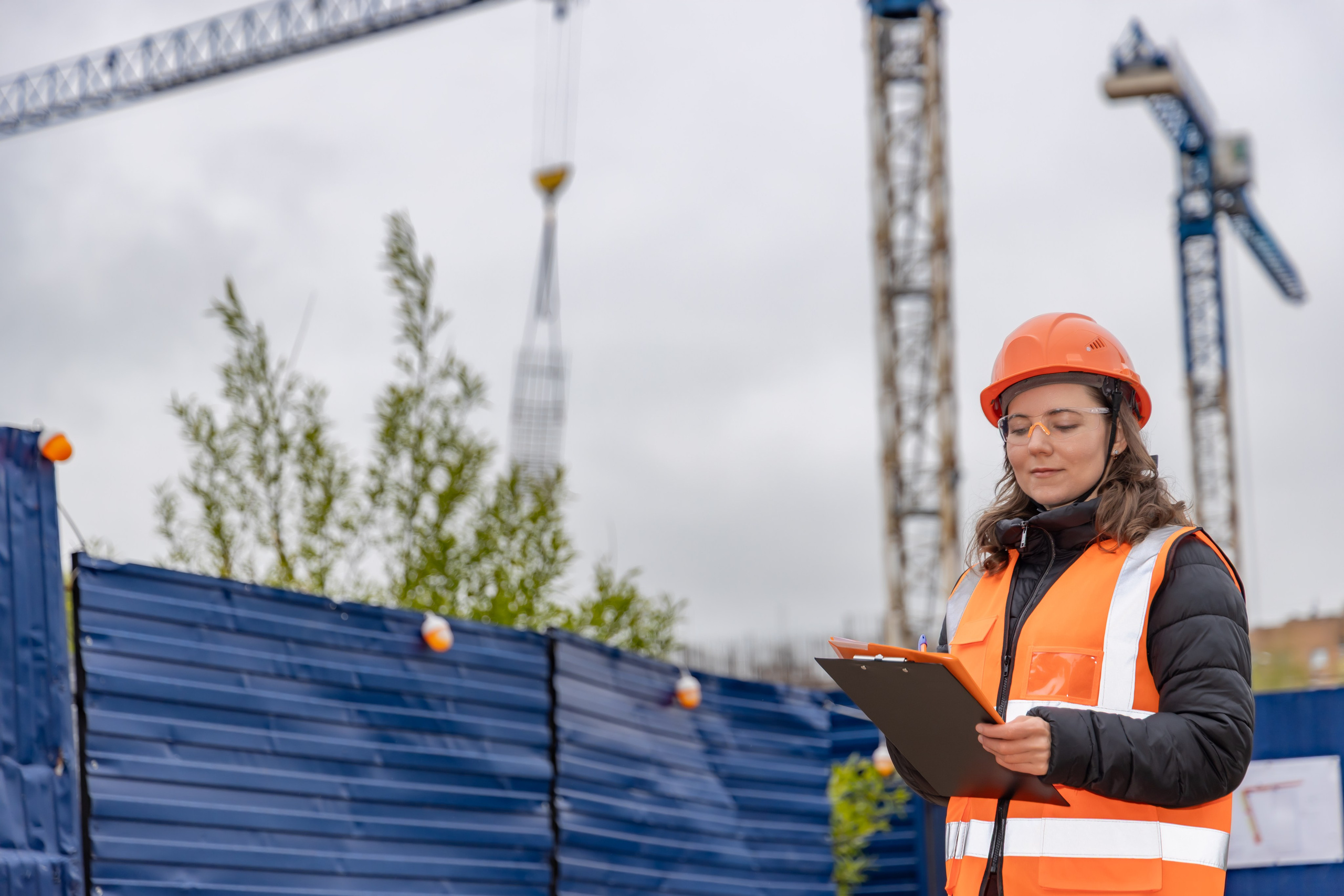 Фотосессия «Стройка» модель Ирина. Репортажный, семейный и студийный фотограф в Москве Демин Алексей