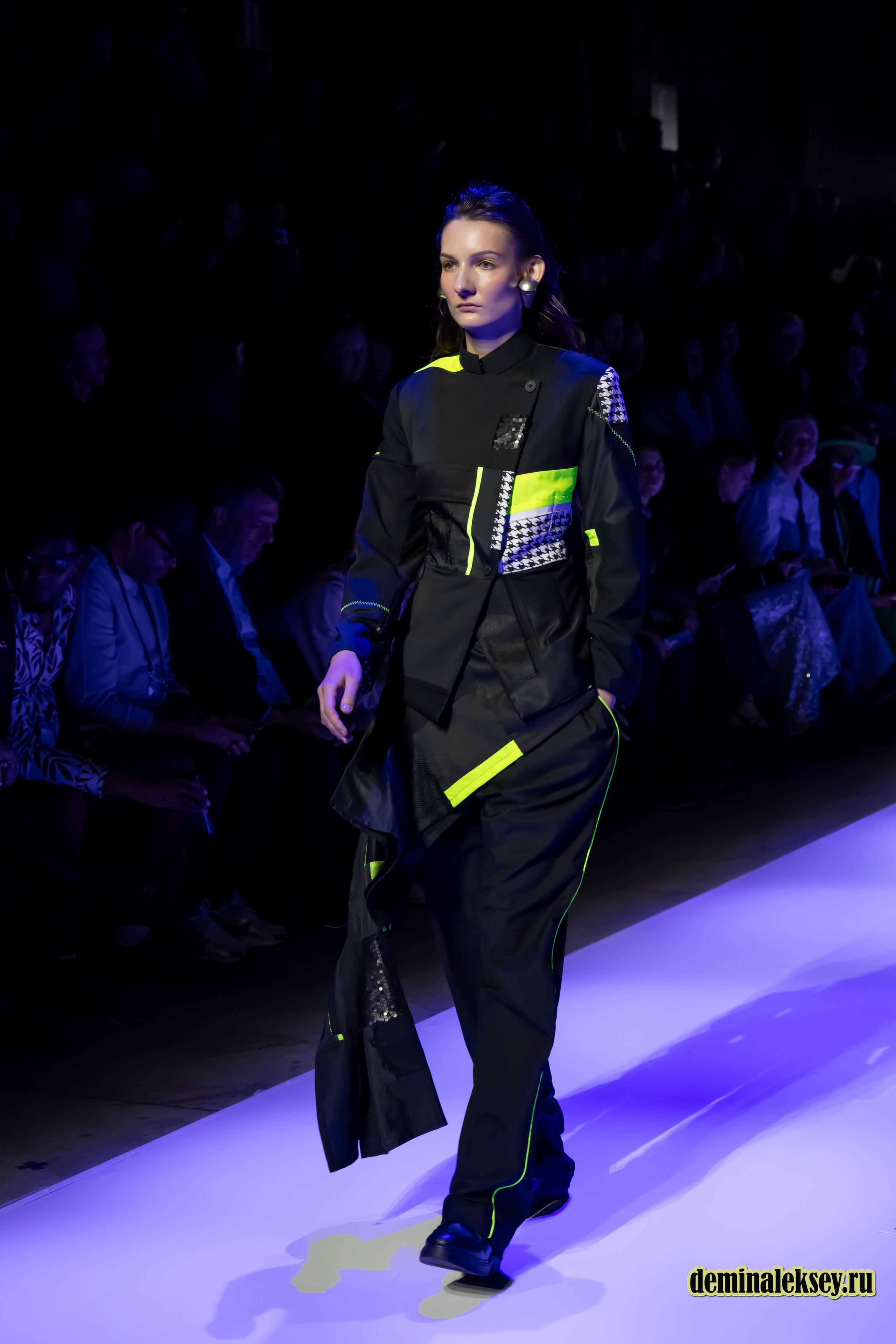 Московская неделя моды 2024 4 октября дизайнер RAEGITAZORO Индонезия. Репортажный, семейный и студийный фотограф в Москве Демин Алексей