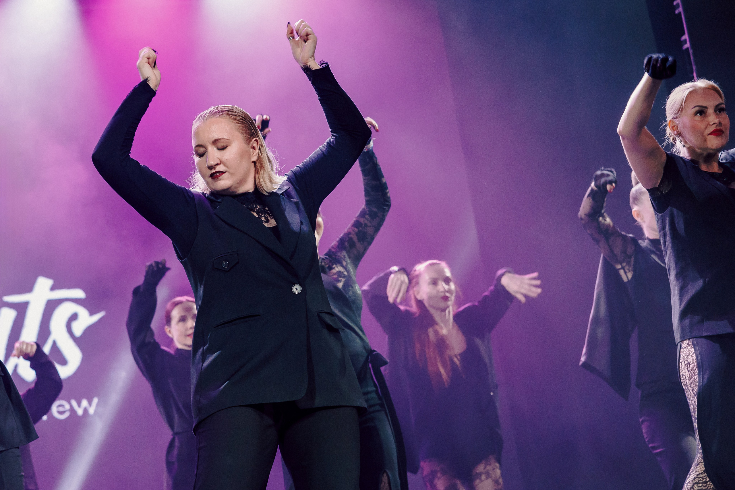 Отчётный концерт танцевальной школы «Red Rabbits» 2025. Лёшка Варзегов — фотограф