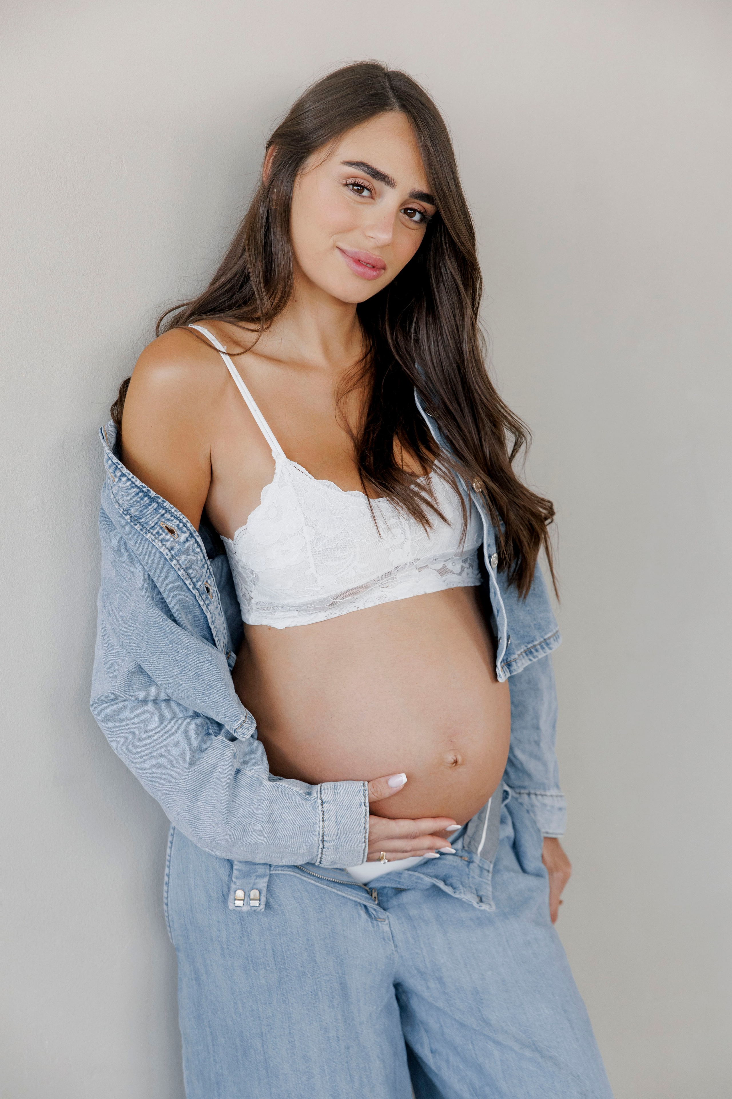 Pregnancy photoshoot inside the studio in Tel Aviv. Главная