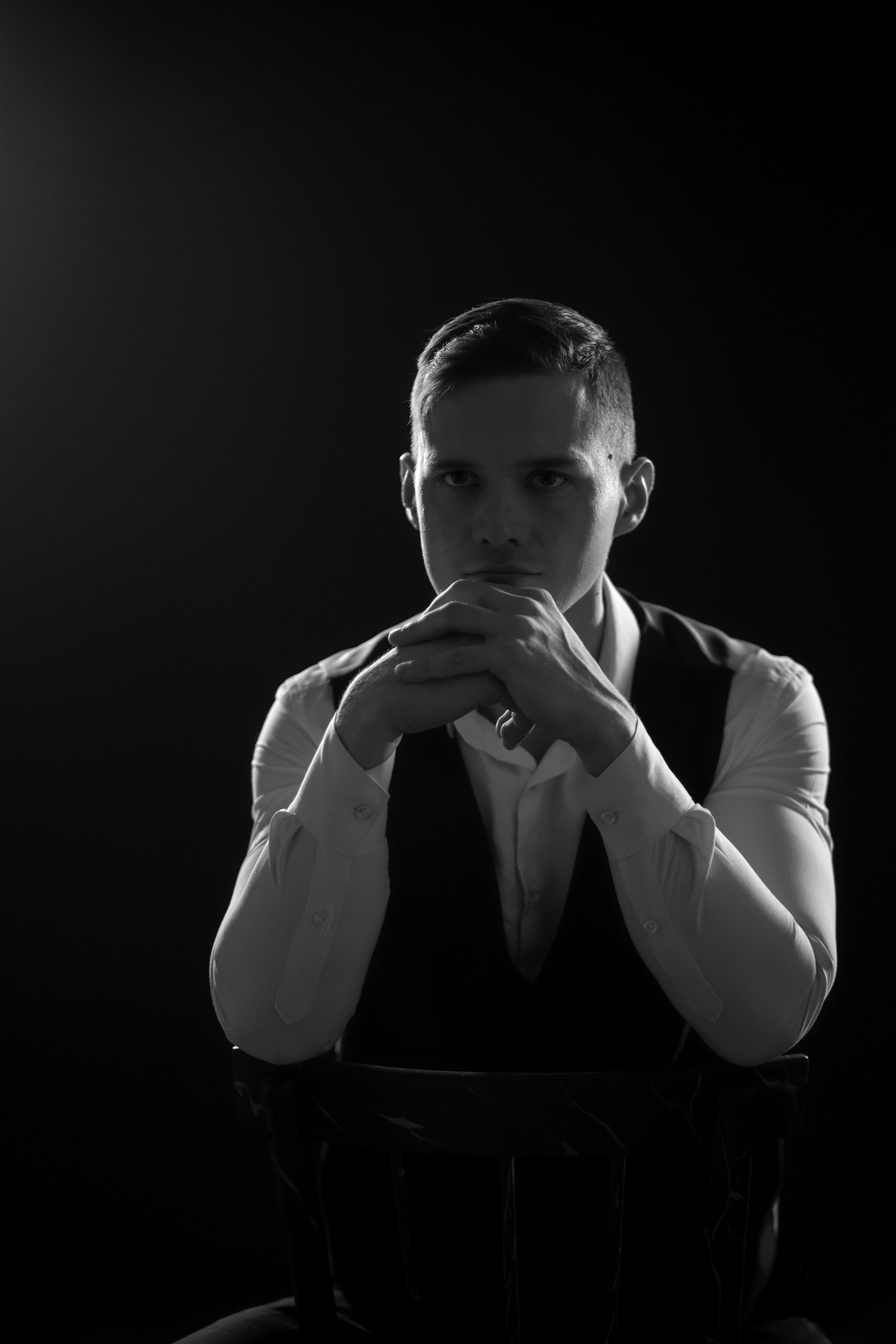 Мужской портрет. Фотограф Григорьева Ольга. Портретная, семейная съёмка, Love Stori, видеосъёмка в городе Чита. Выпускные альбомы, фотокниги