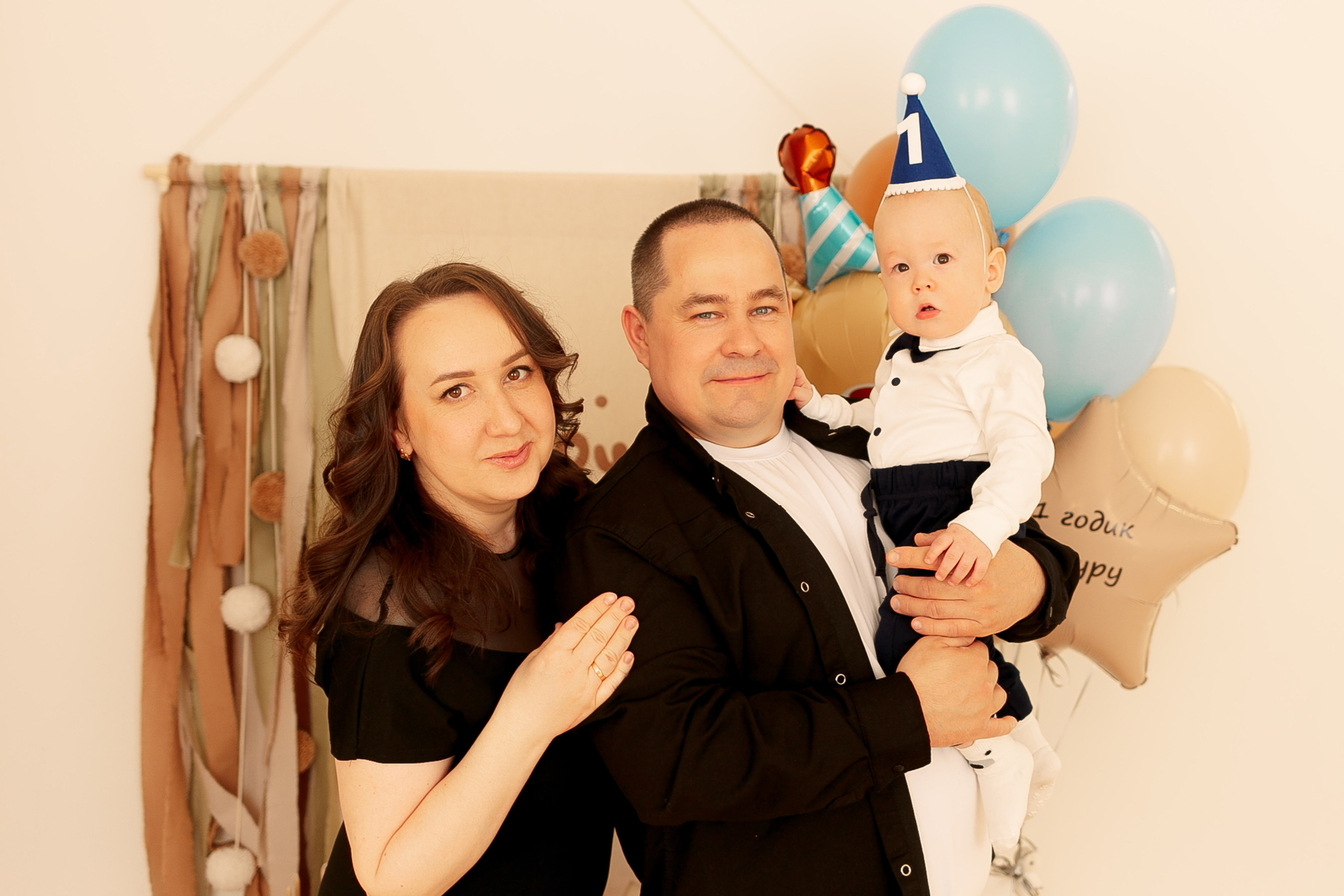 Тимуру 1 годик. Семейный фотограф Фотосессия беременности  Екатеринбург Елена Луткова