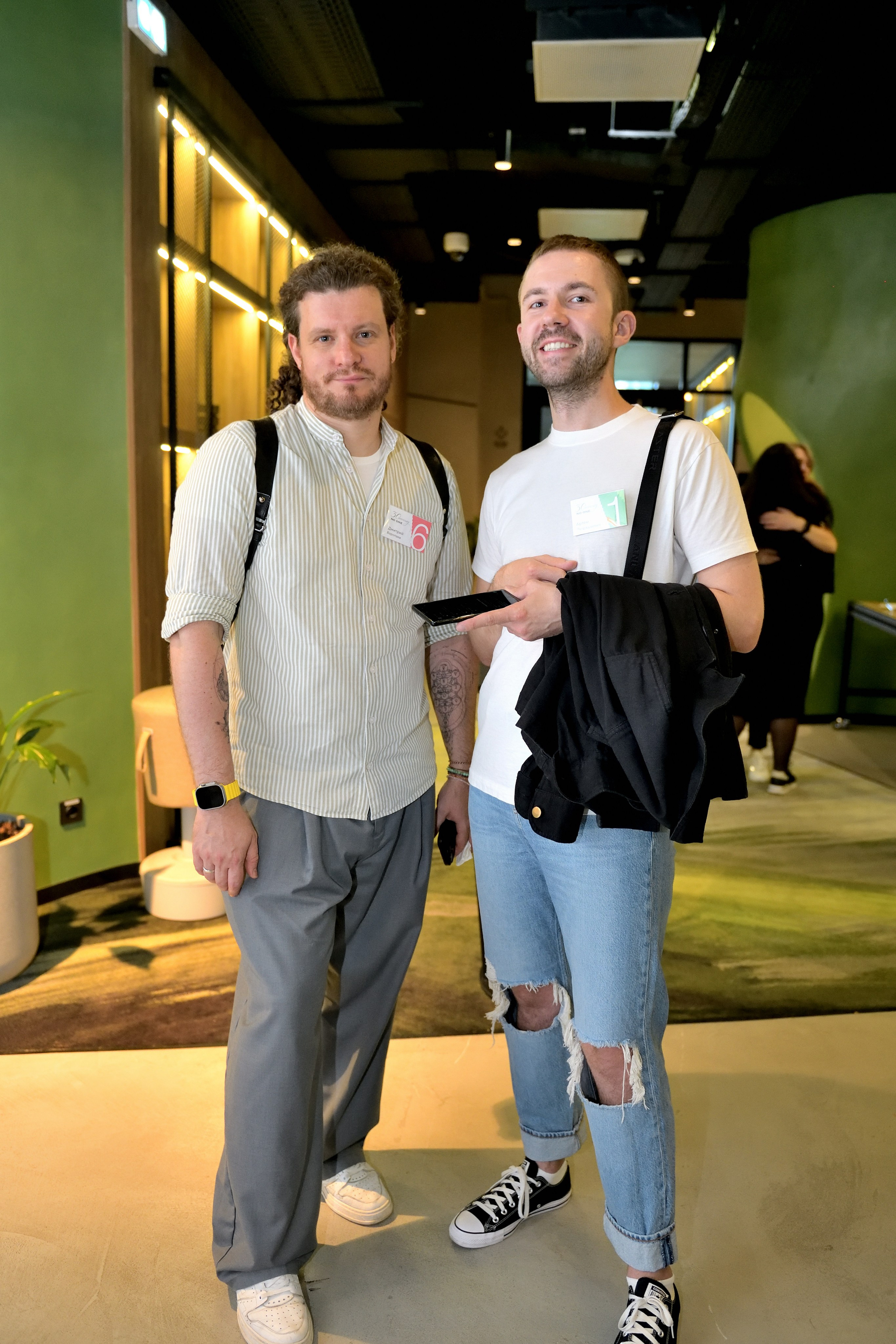 "Сотрудники на корпоративном мероприятии".