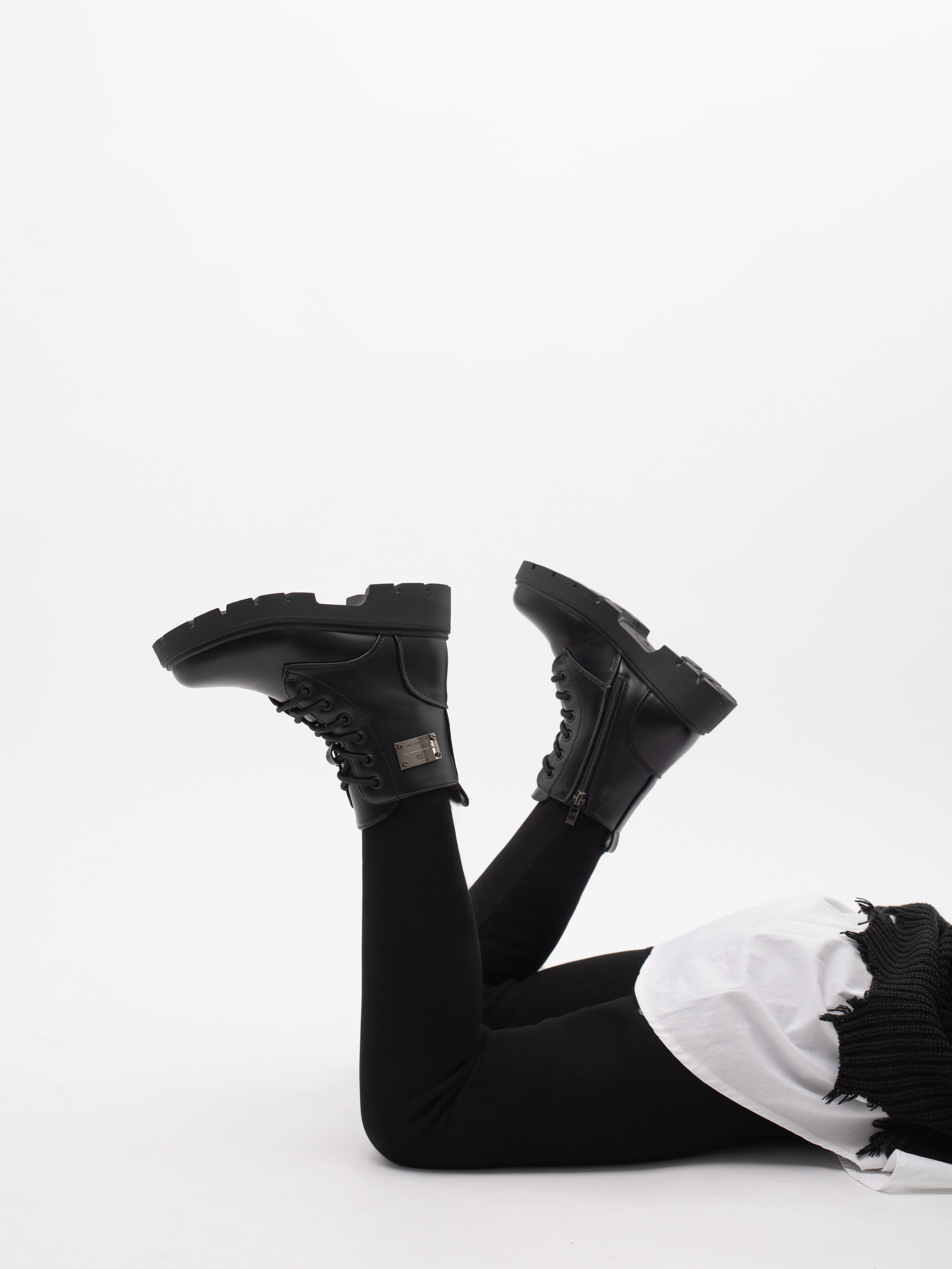 Утепленные лосины. Фотостудия предметной и модельной съёмки для маркетплейсов