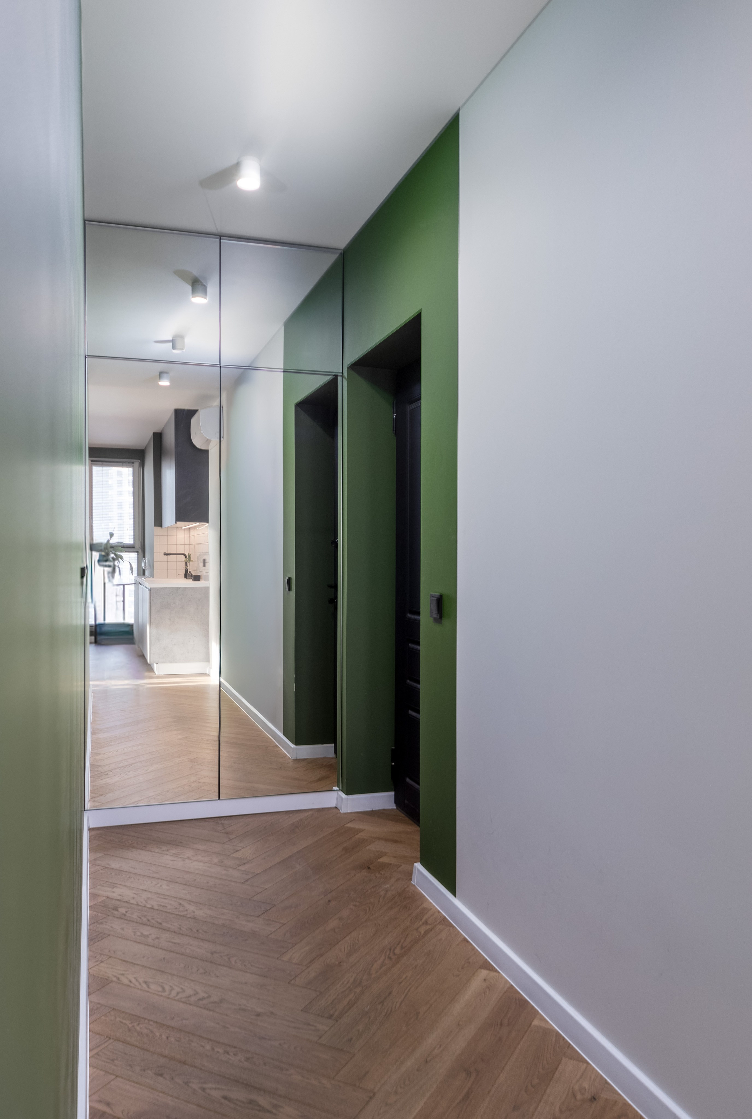 Фото интерьера прихожей в двухкомнатной квартире в ЖК Минск Мир