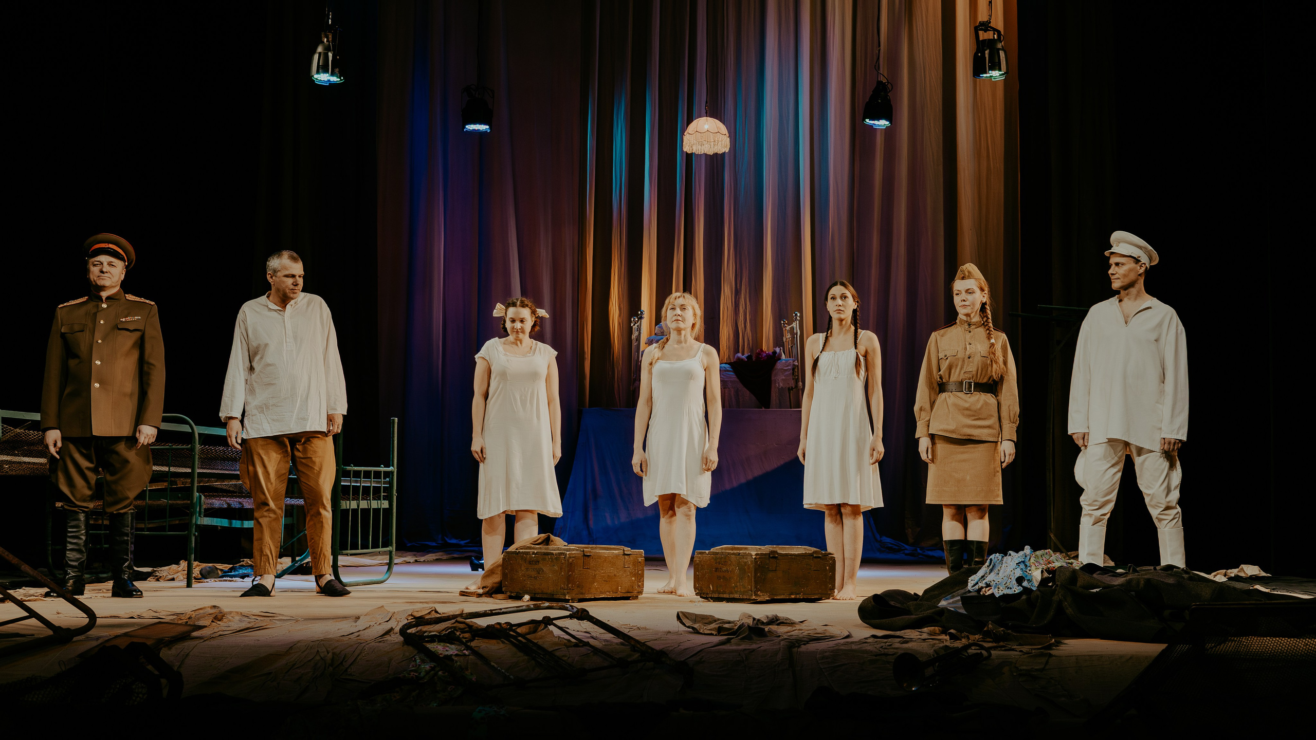 Театр Юного Зрителя " Не покидай меня». Фотограф Марк Файзулин