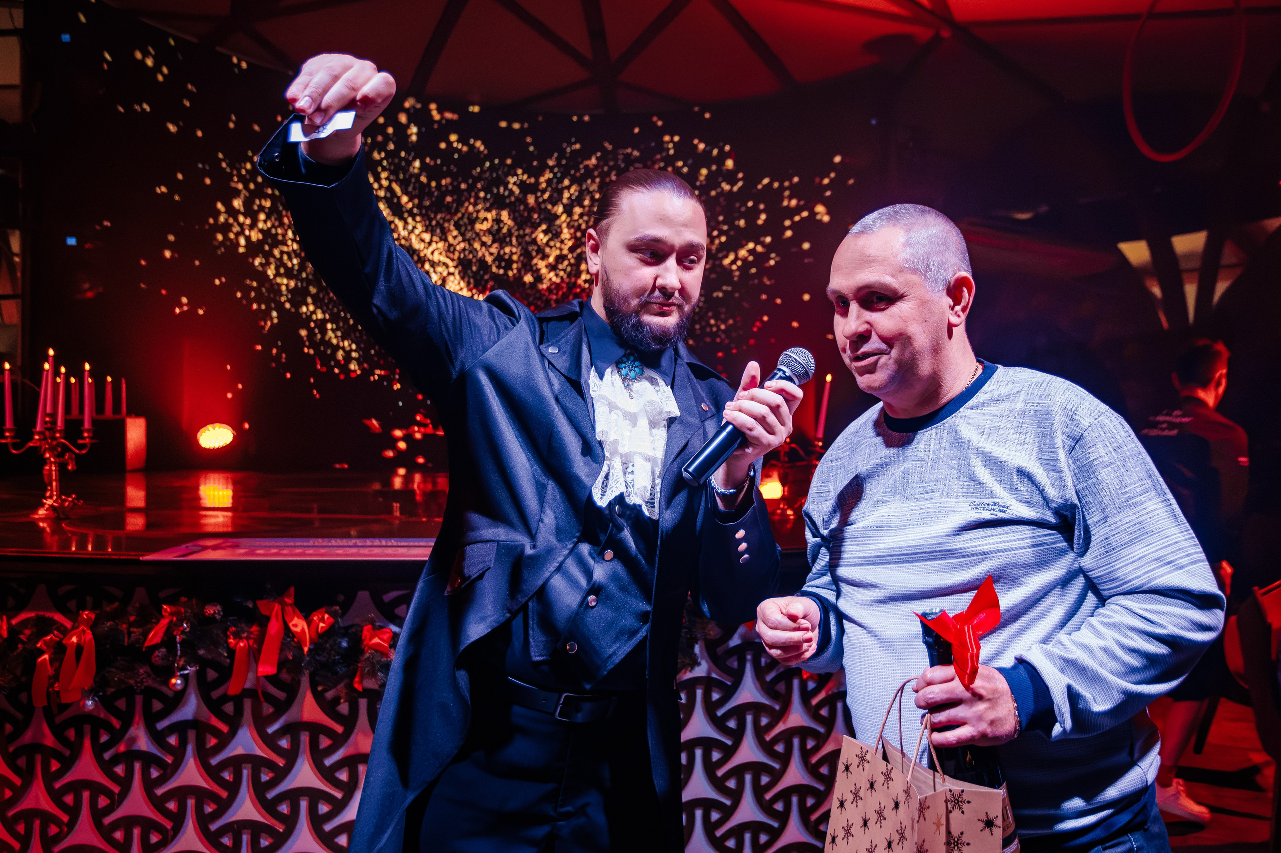 Новогодняя шоу-программа «MAGIC TIME» в PTIZZA BAR_Ялта_31.12.2025. Аминов Руслан | Фотограф