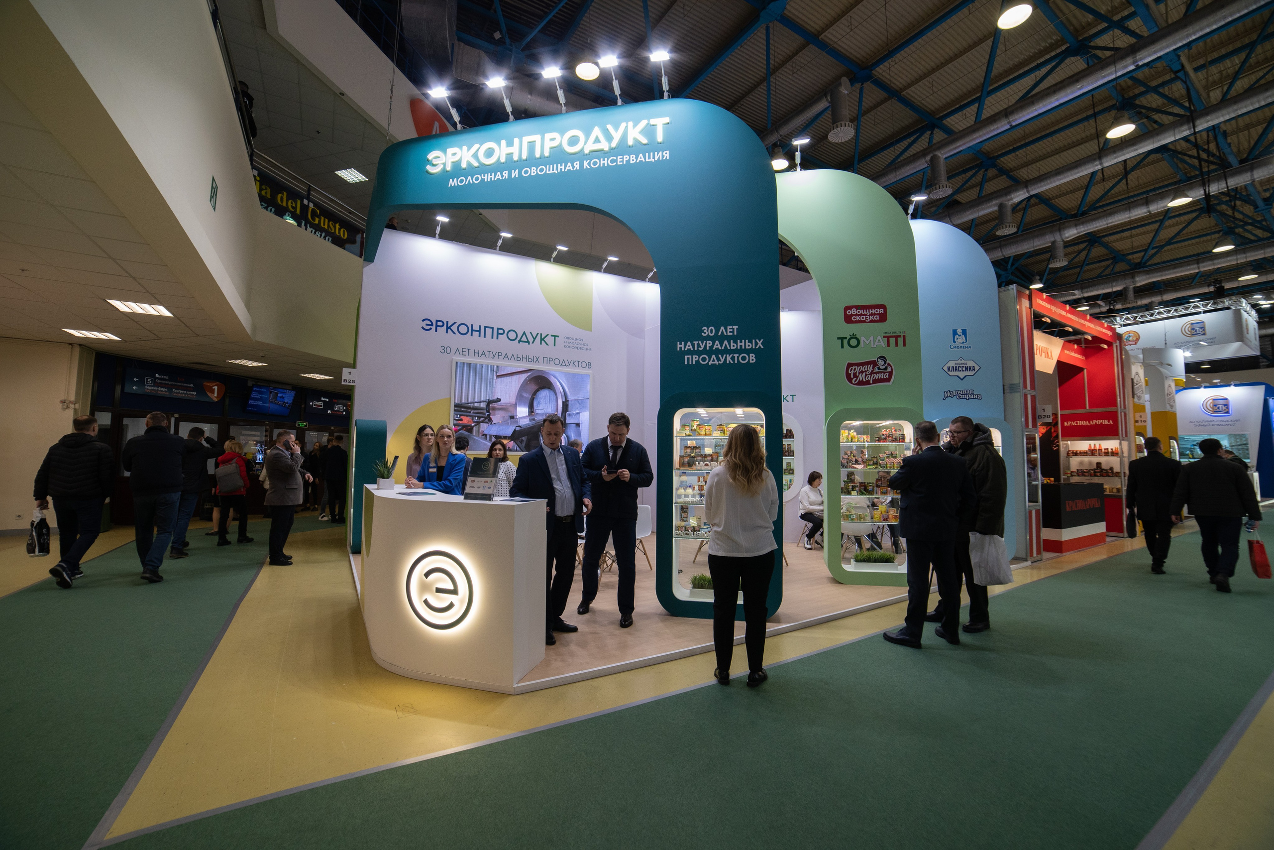 Выставочные стенды. Профессиональный портретный фотограф в Москве Владимир Глаголев