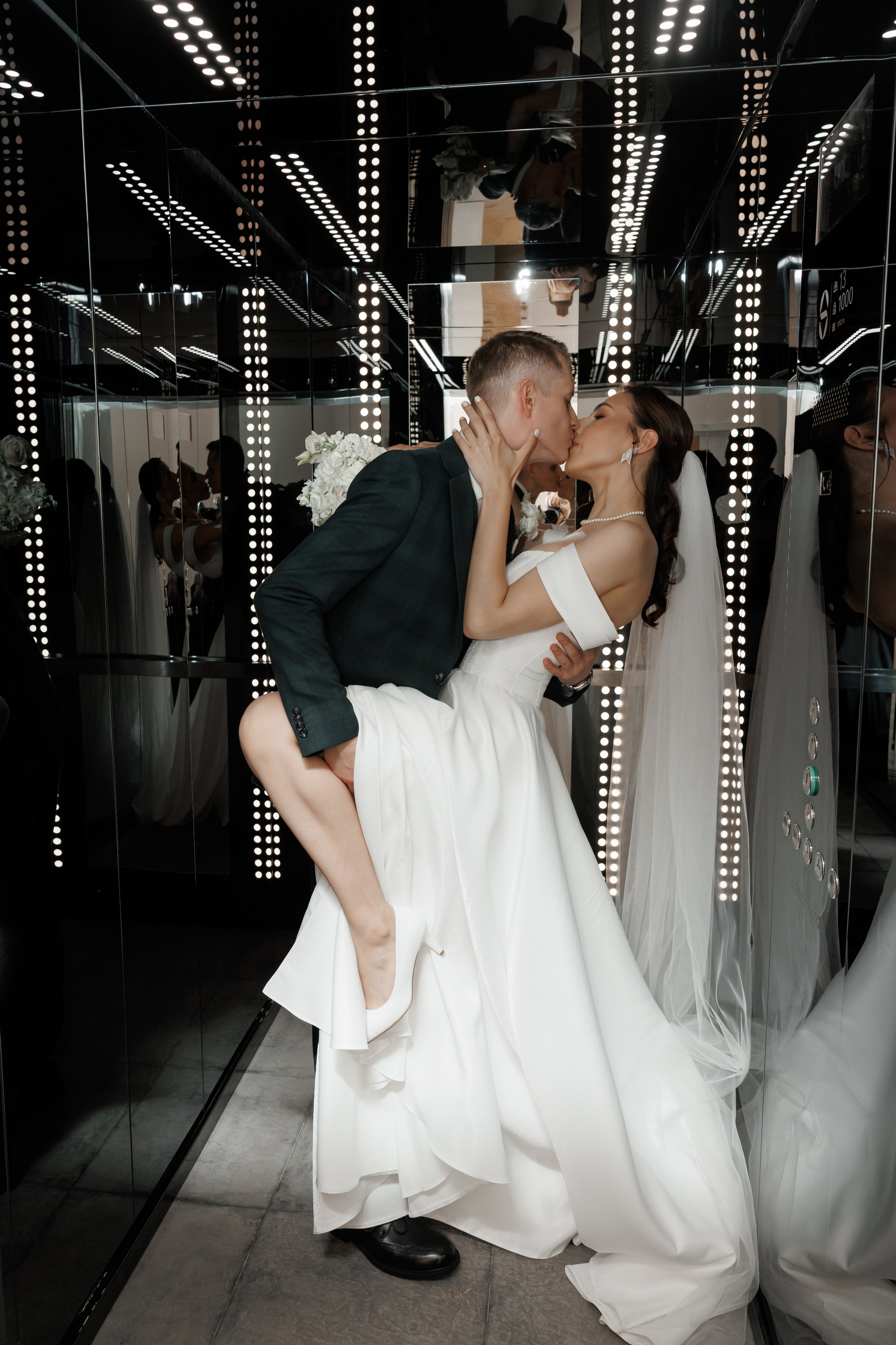 Регистрация в отеле Fish Point, ЗАГС Бутово, прогулка в Остафьево. Свадебный и репортажный фотограф (Москва, Королев и другие)