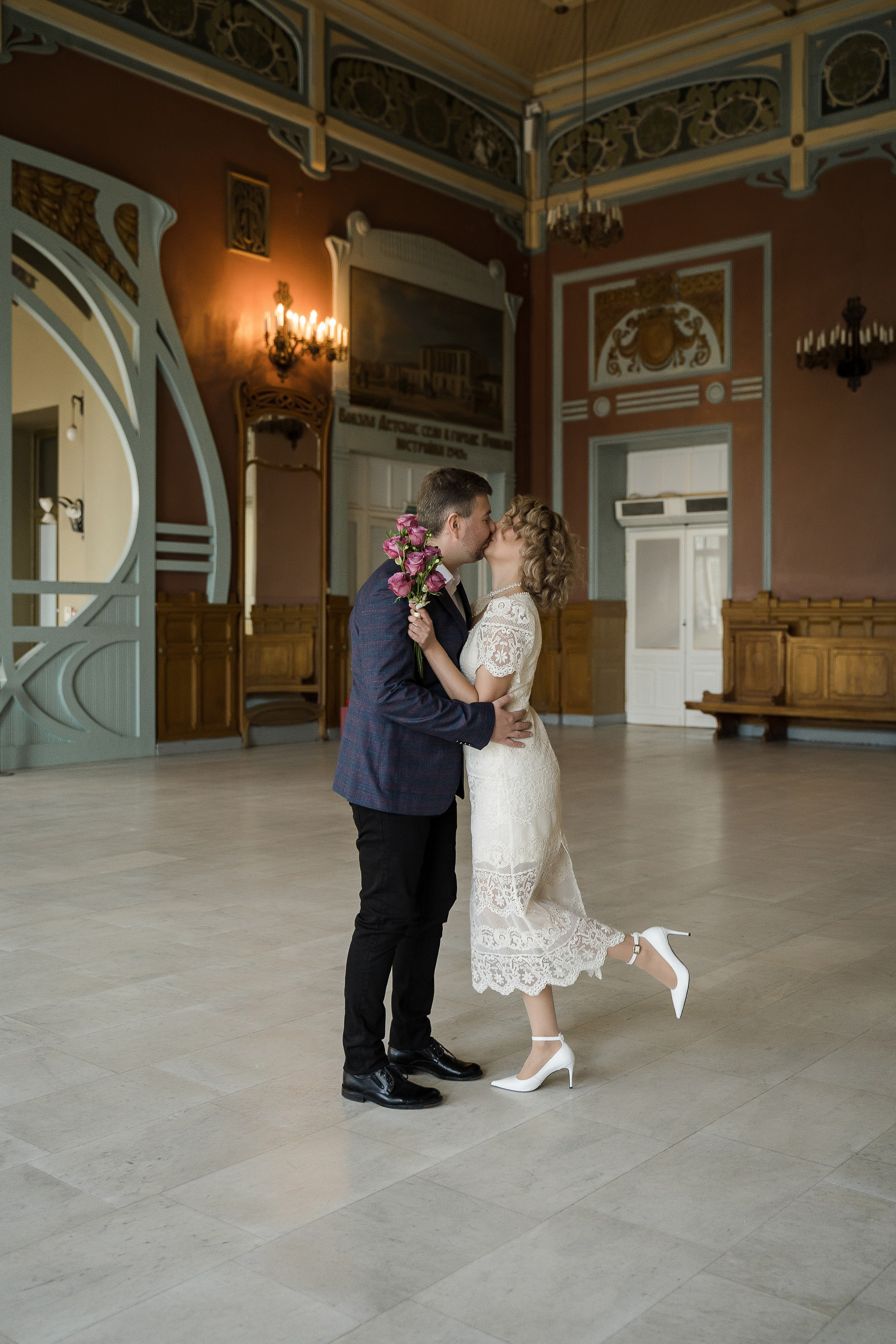 Свадебная фотосессия на Витебском вокзале. Свадебный и семейный фотограф в Пушкине и Санкт-Петербурге Мария Филиппова