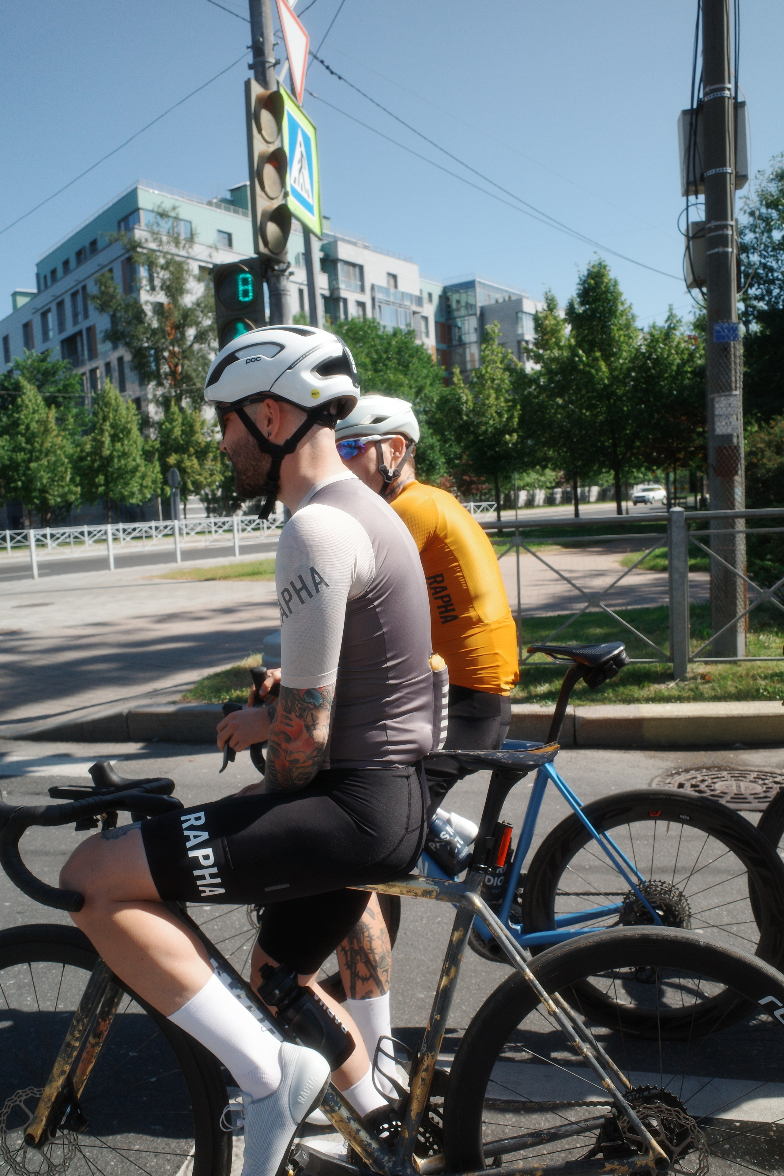 VELOCULT x LUXSHOSSE. Butorarock