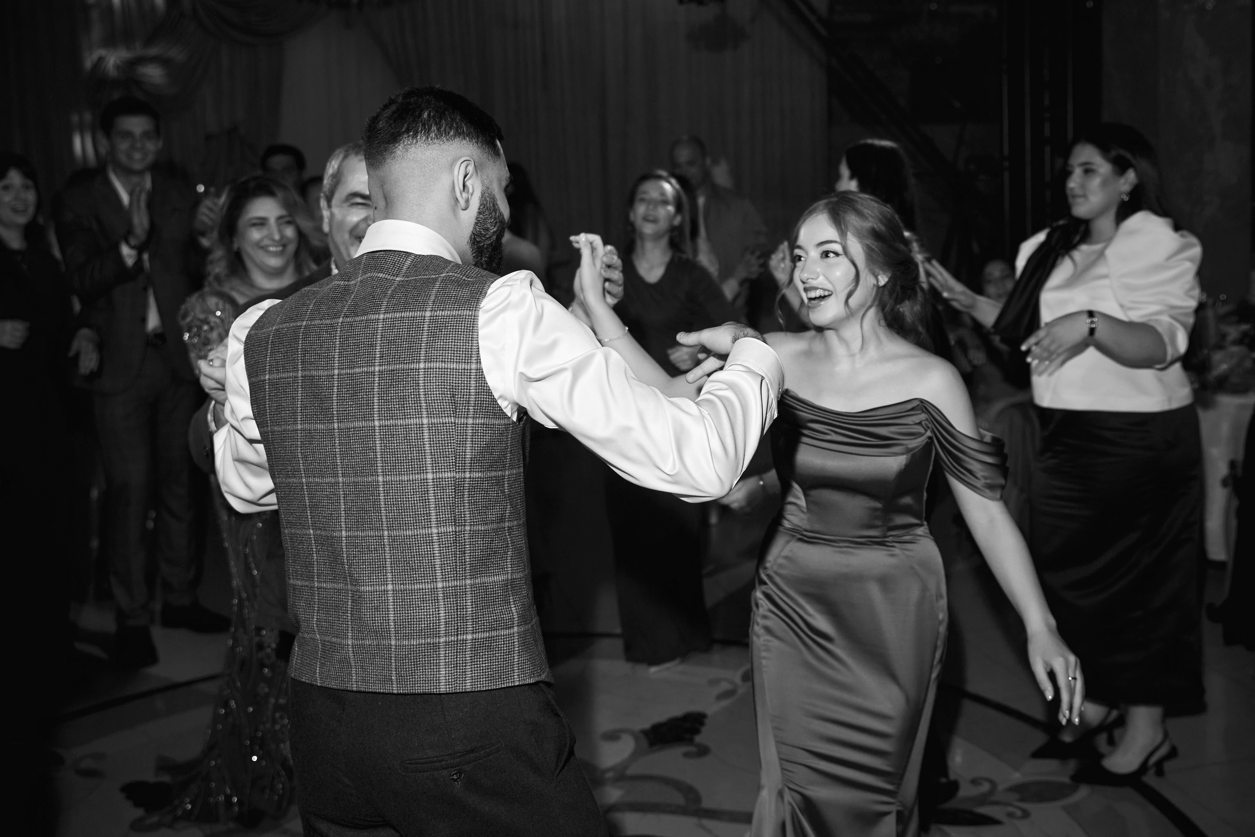 Красивое и чувственное сватовство Рафаэля & Алины в GOLDEN PALACE от ТВИНС СТУДИО. ТВИНС СТУДИО — лучшие свадебные фотографы и видеографы в Краснодаре