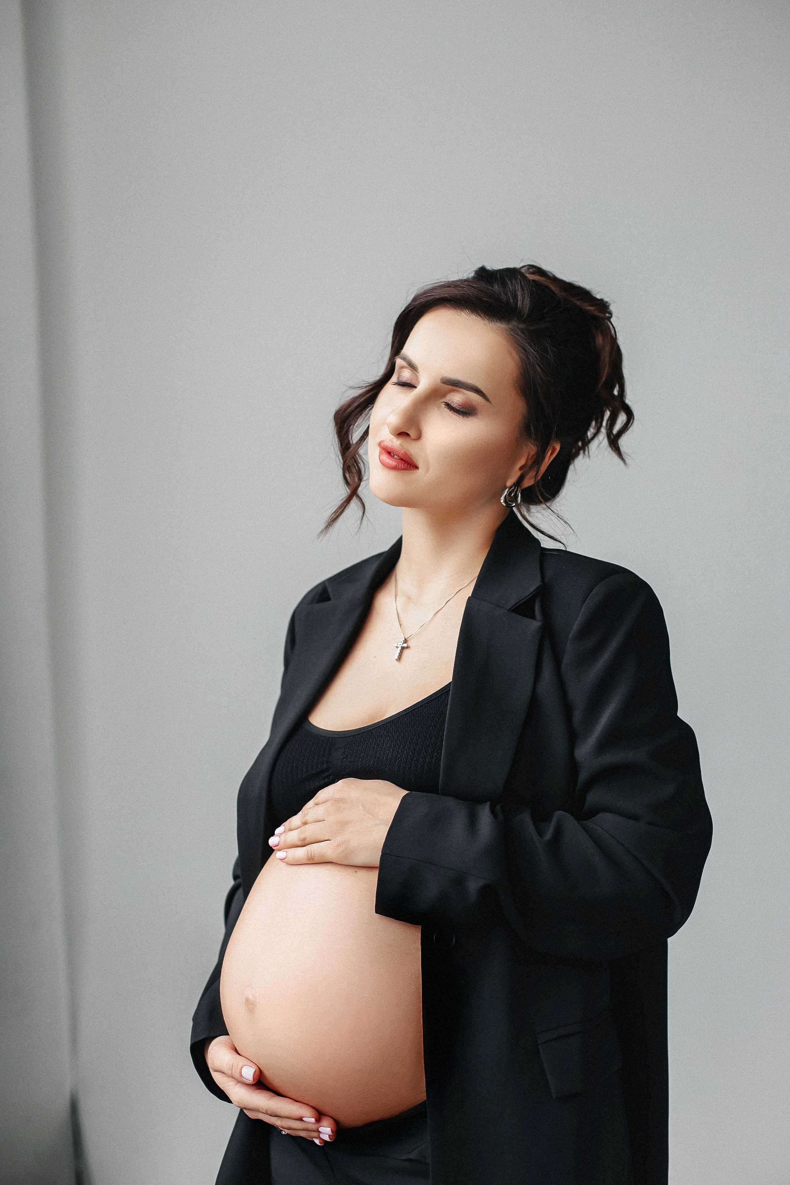 Фотосессия беременности в Москве в студии. Свадебный и семейный фотограф в Москве