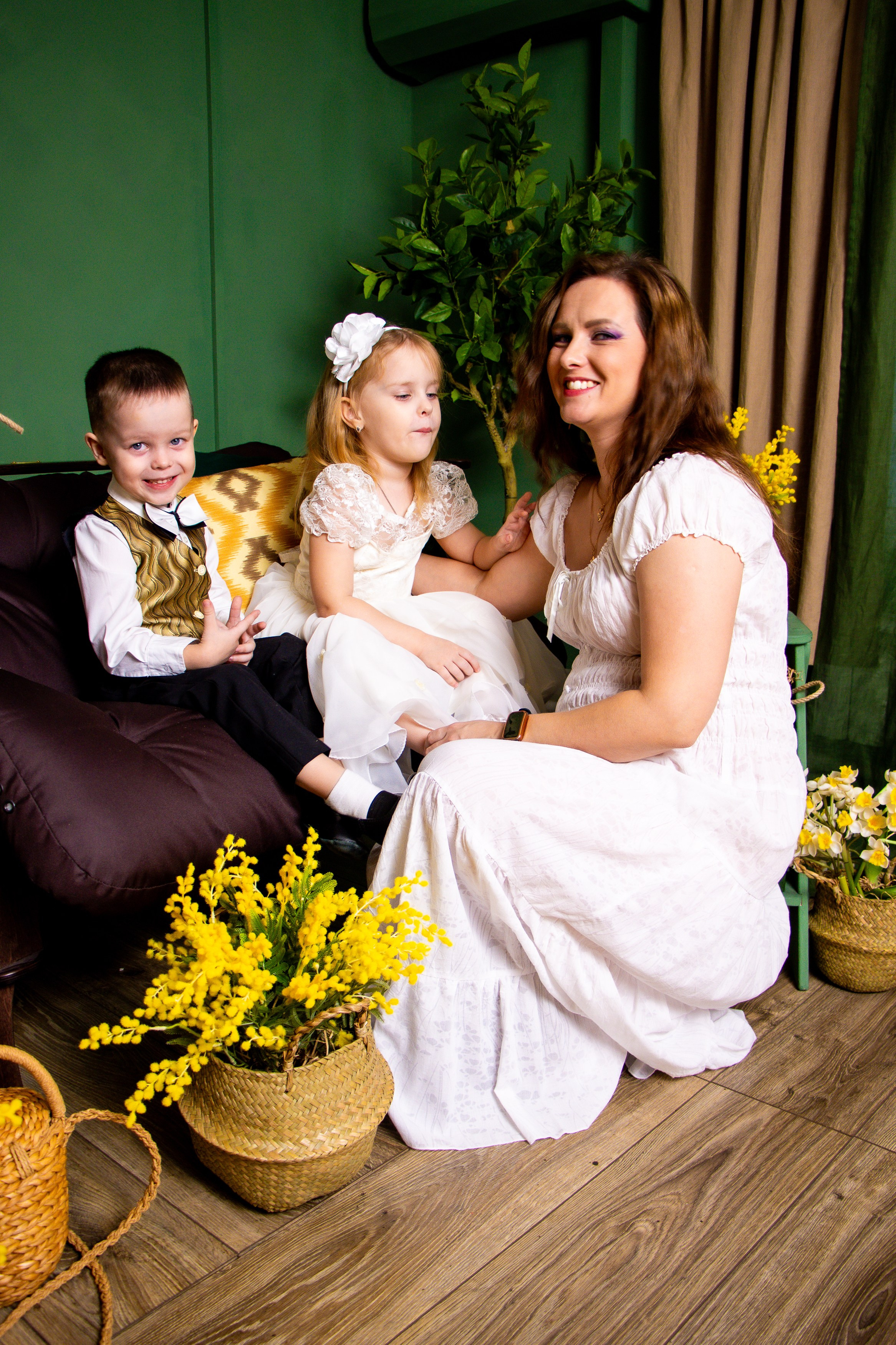 Семейная съемка с мимозой. Фотограф Татьяна Матрос
