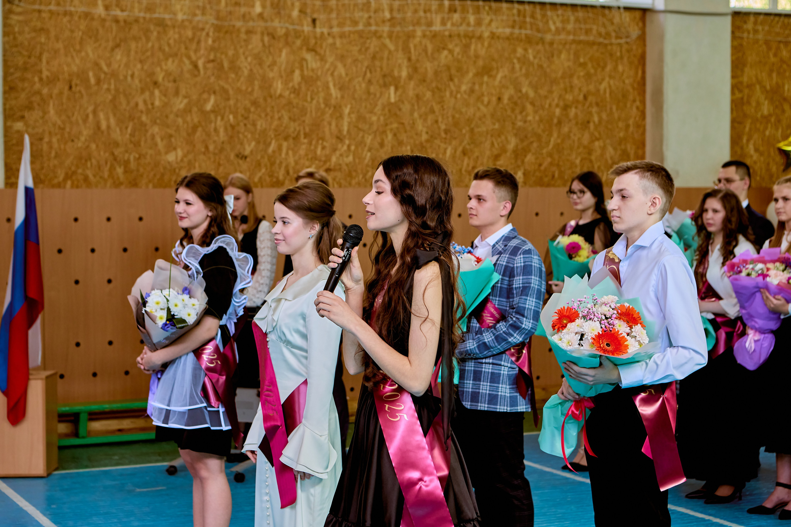 Радость и благословение в глазах выпускников, запечатлённые Николаем Головановым, г. Дзержинск.