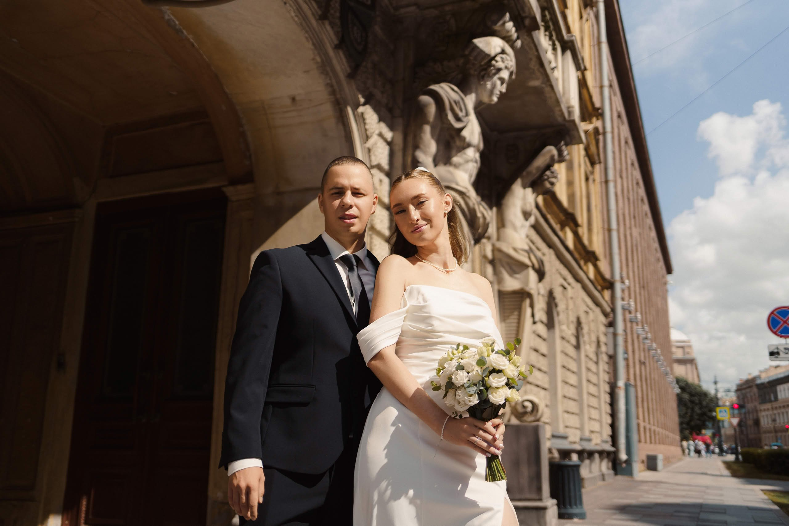 Прогулка после свадьбы — съёмка пары у Исаакиевского собора