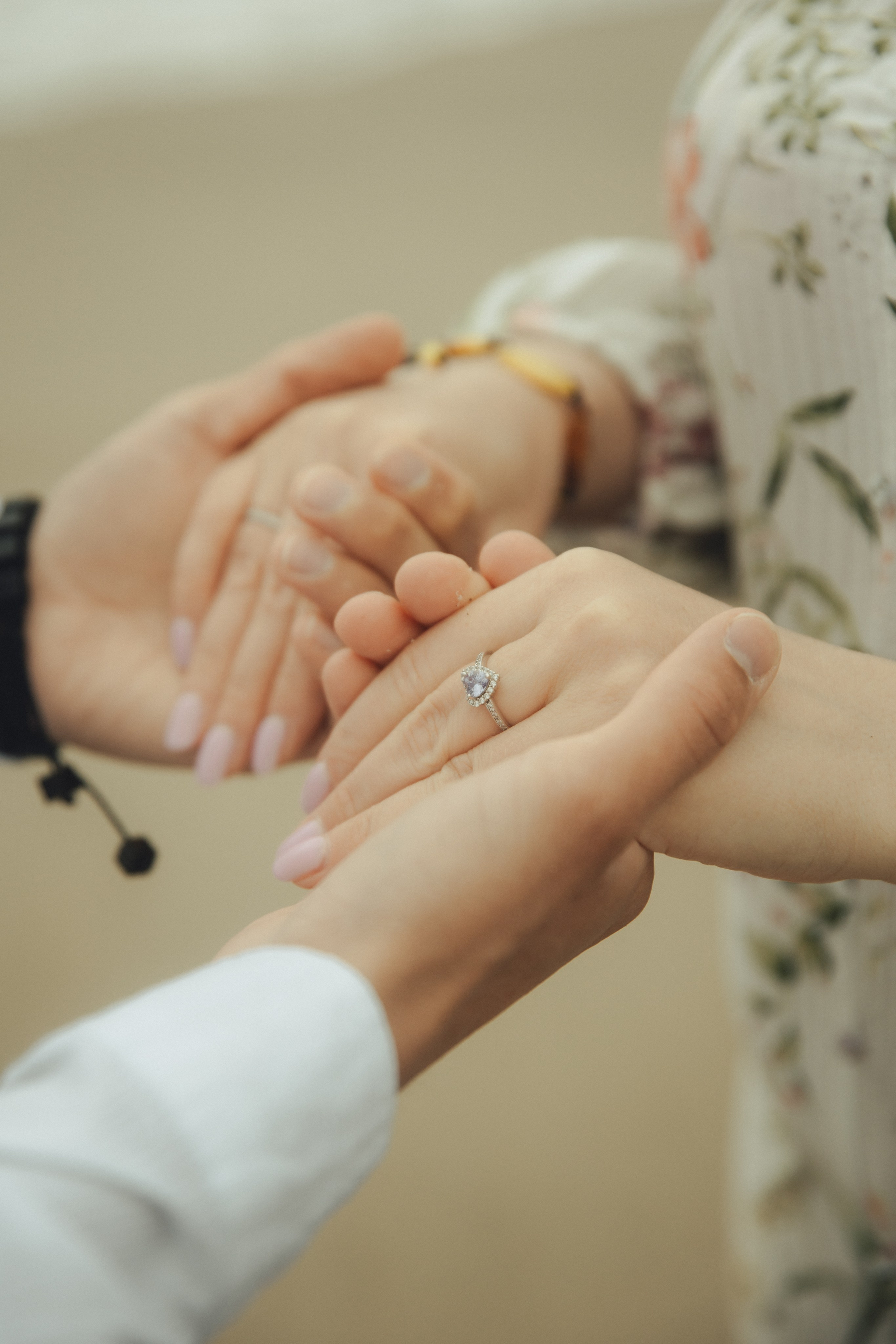 Семья в Янтарном / шторм. Фотограф Калининград Илья Миллер