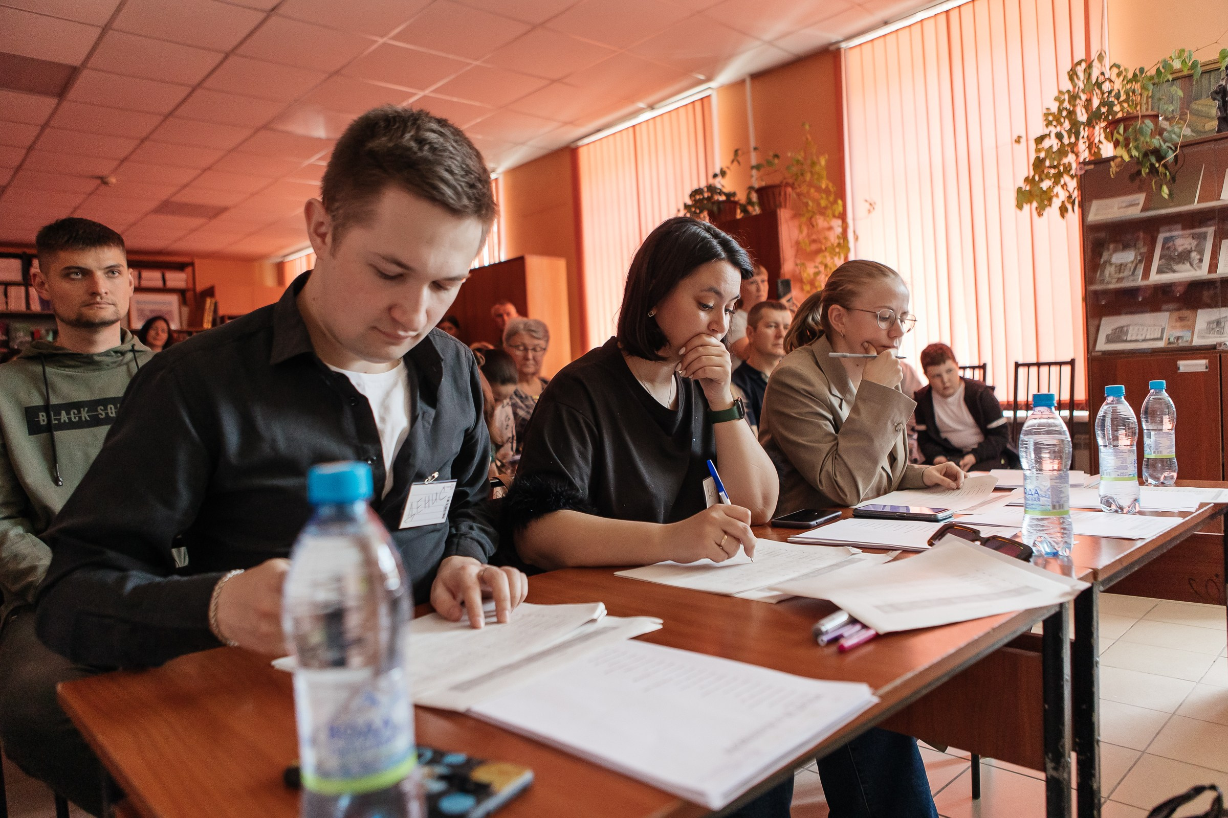 Репортажная съемка с конкурса чтецов в языковой школе, г. Барнаул. Портретный фотограф Юлия Красноперова в Барнауле/Заринске