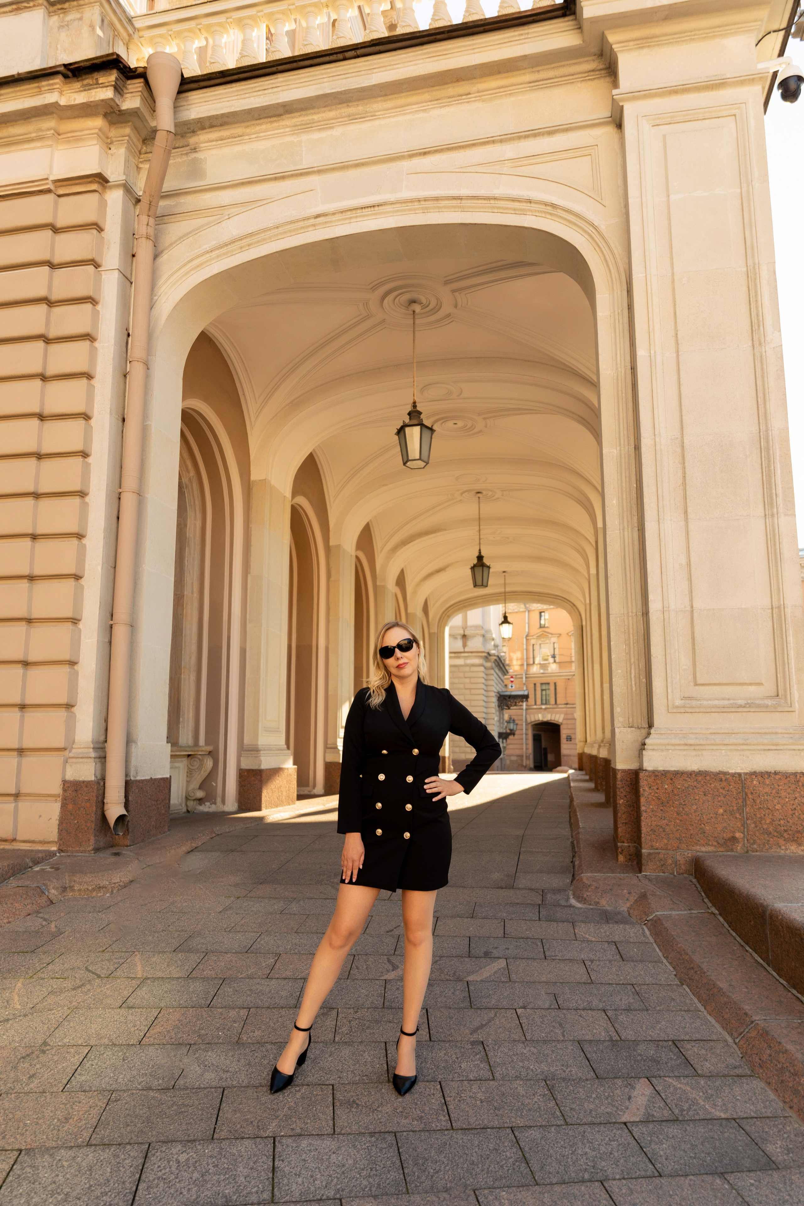 Фотопрогулка в центре с букетом красных роз. Семейный и свадебный фотограф в Санкт-Петербурге Татьяна Швыкова