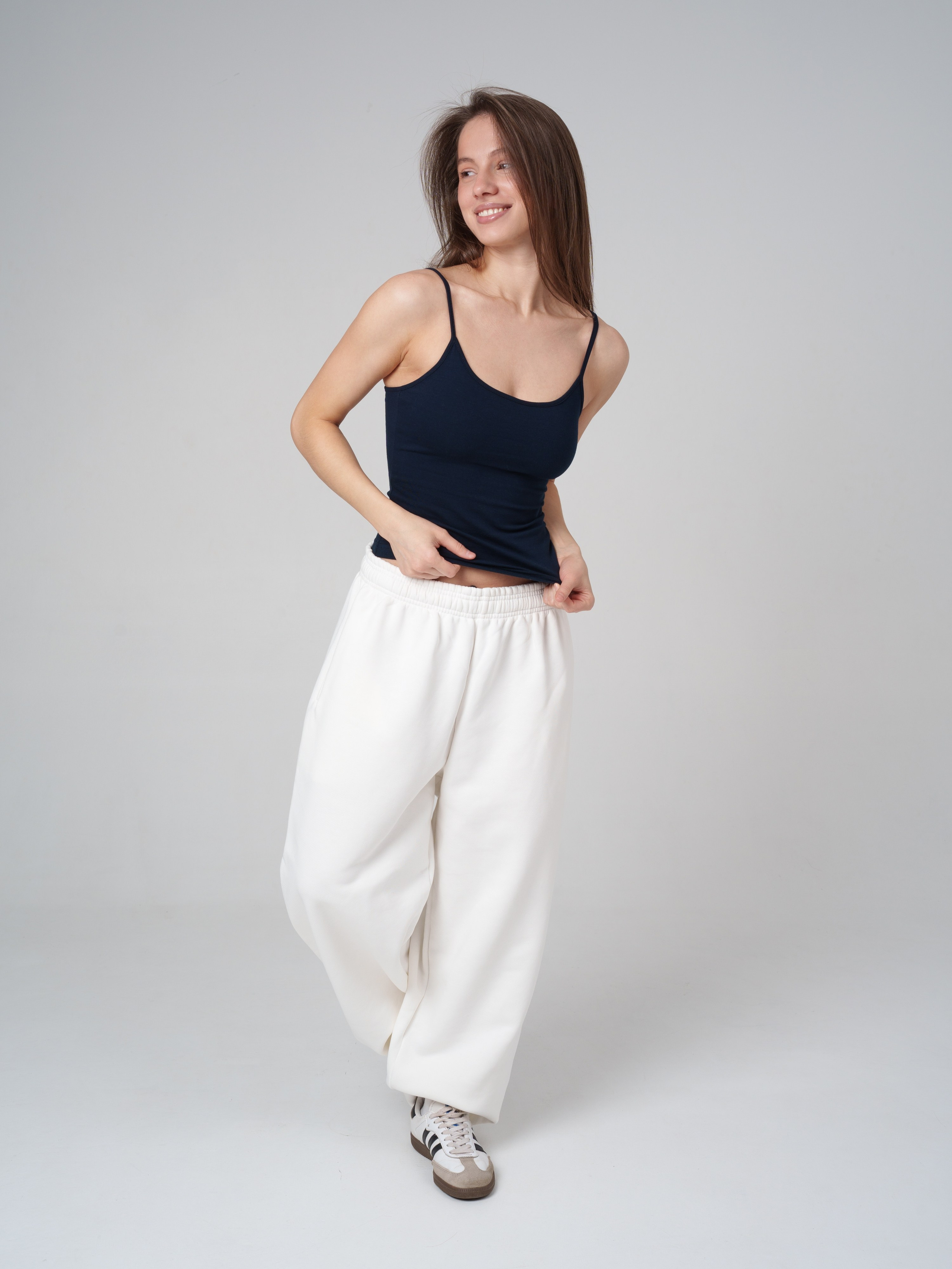 Топы на сером фоне. Иван Упоров — фотограф, рилсмейкер чебоксары