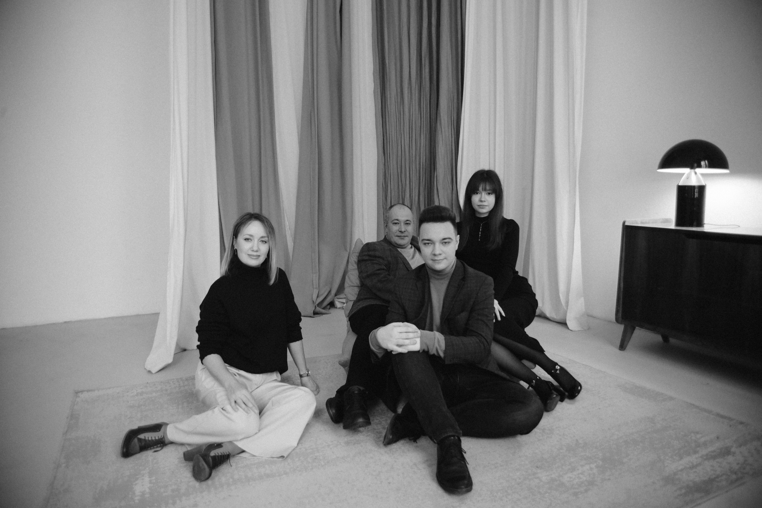 Молодые родители и взрослые дети. Фотограф Лола Волна, город Москва