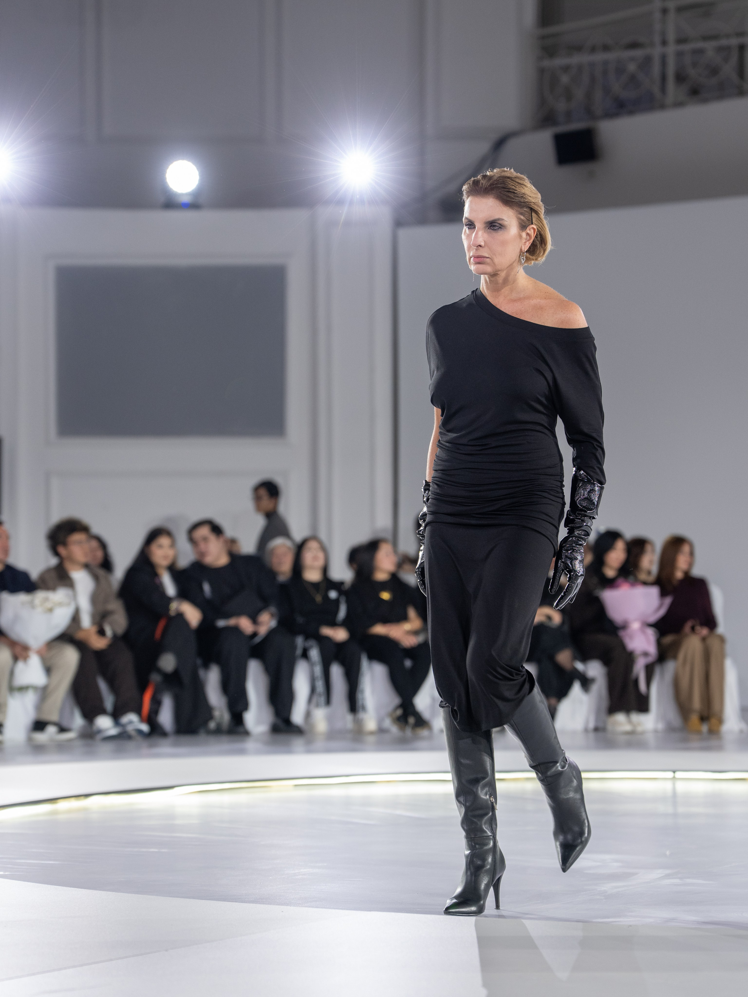 Дизайн DVALI. Сайт Алматинского НЮ АРТ, будуар и фэшн фотографа Дениса Карпенко