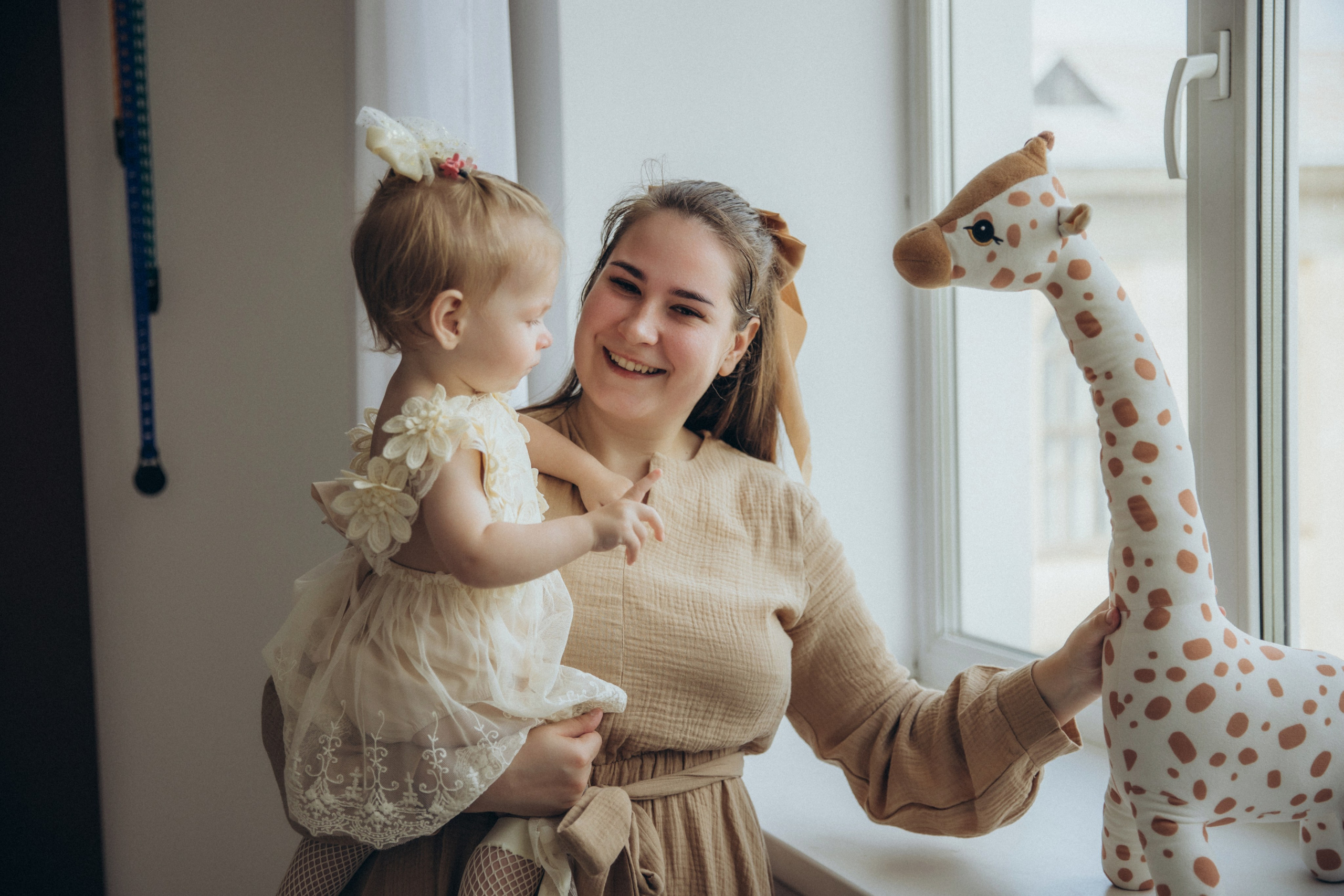 Полина с мамой. Фотограф на крещение в Рязани. Семейный фотограф