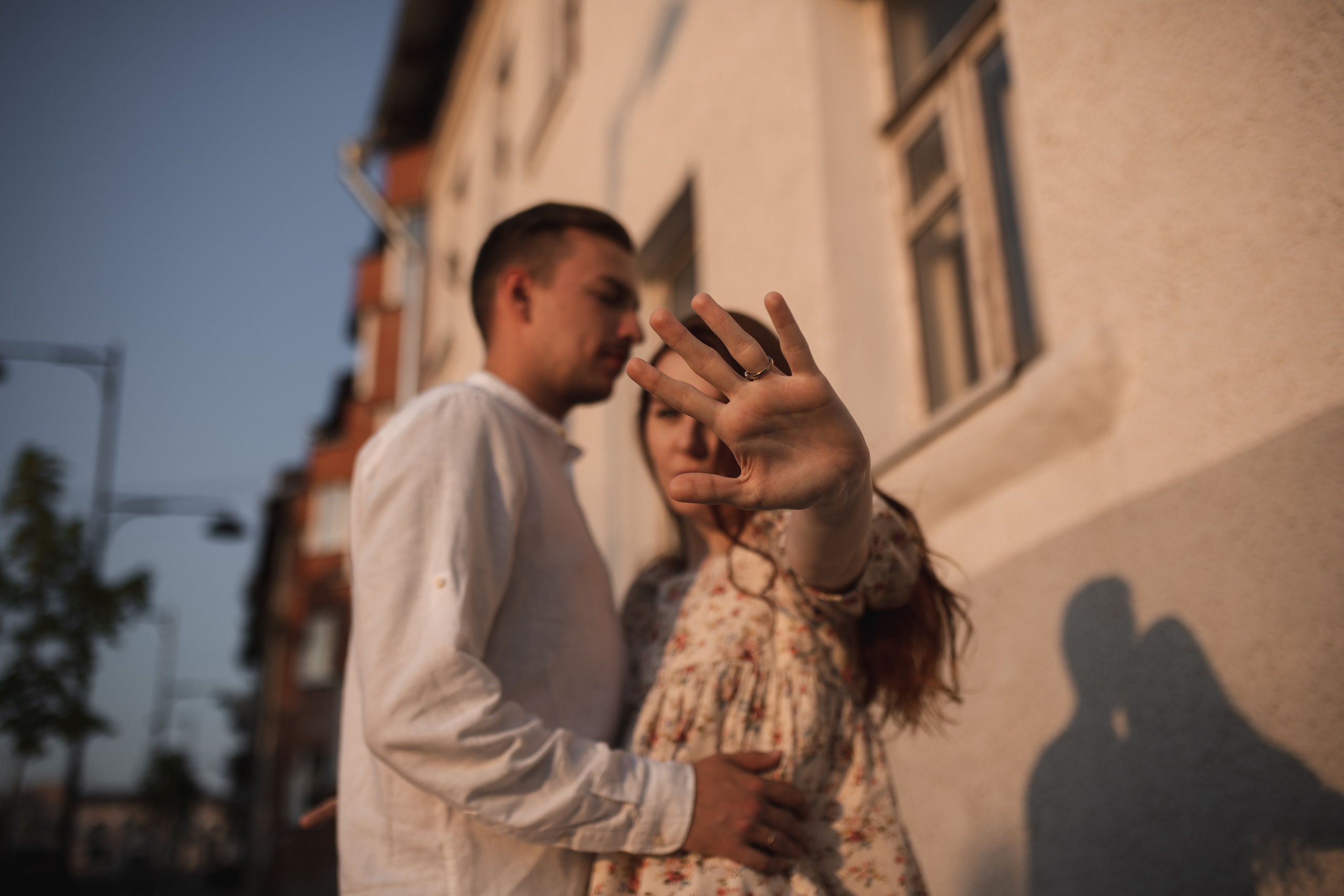 Когда ребенок устал фотографироваться -можно сделать снимки love story для родителей ))