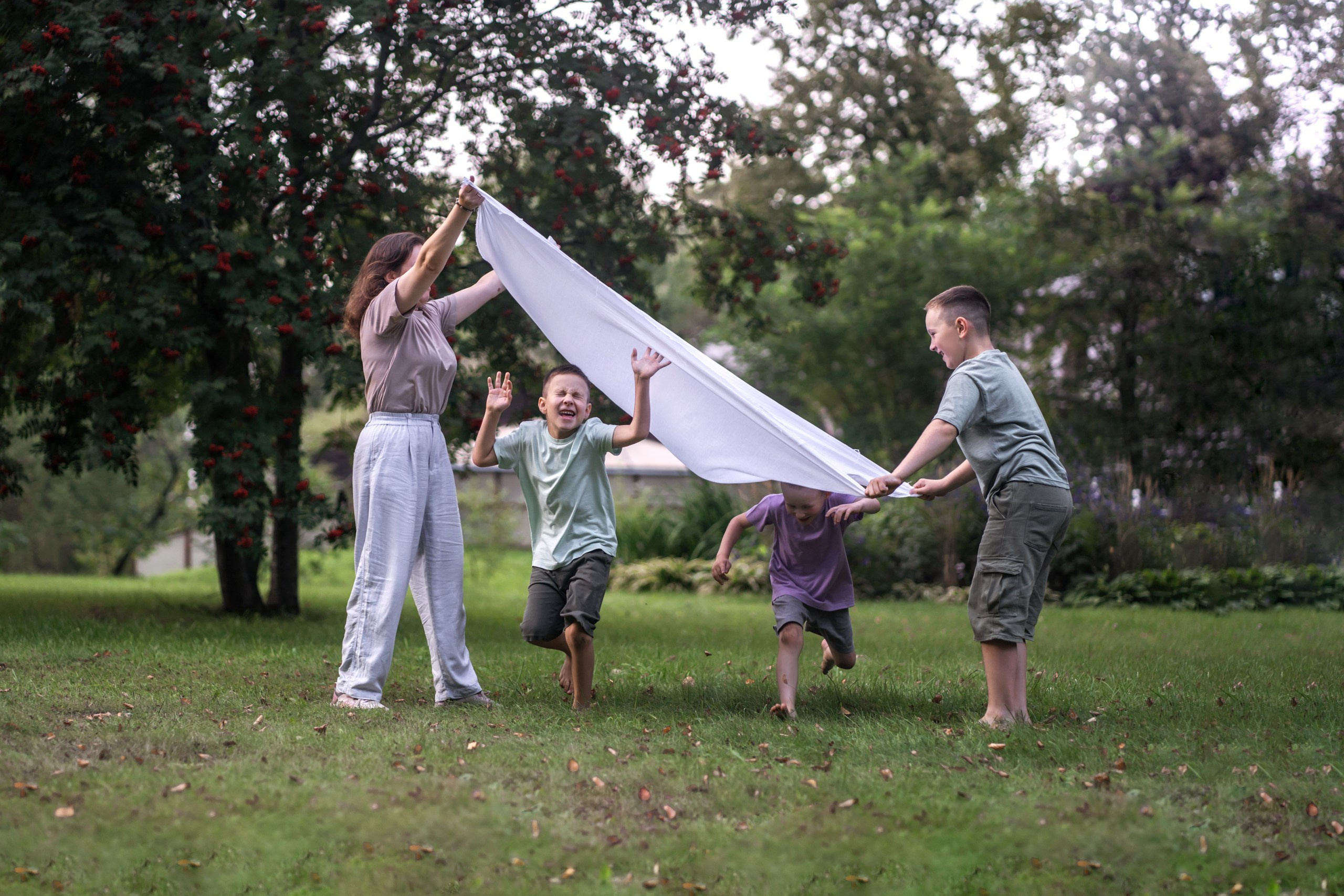 Мама с сыновьями. Мила Посвит Фотограф новорожденных в Тобольске
