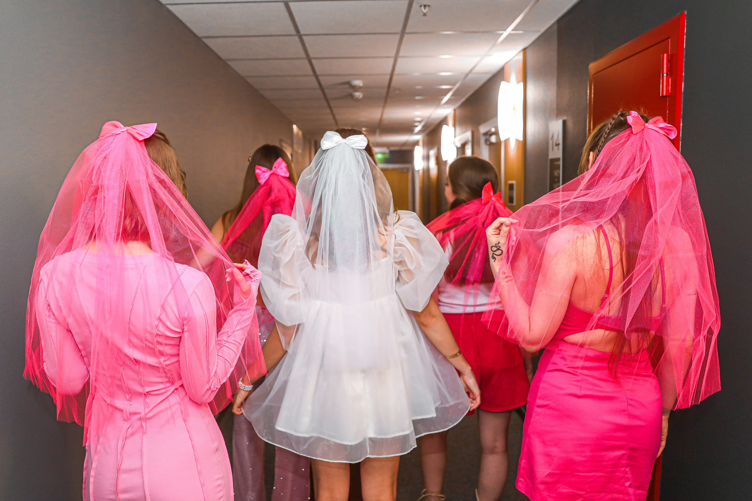 ДЕВИЧНИКИ. Photographer Viktoriya Markushina «My world throug»