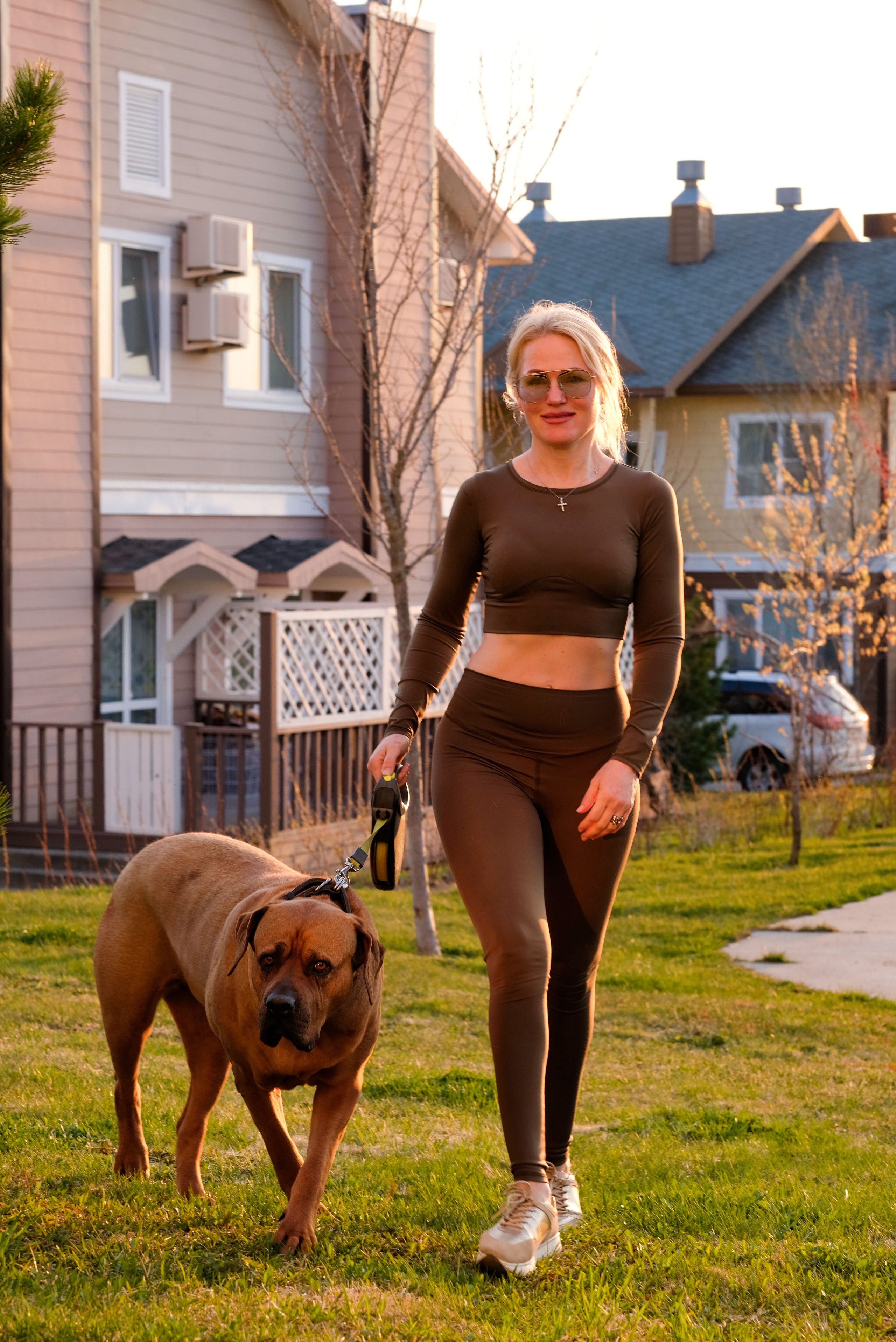 Прогулка Оксаны с собакой. Студийный, портретный, семейный фотограф Южно-Сахалинска Яна Радаева