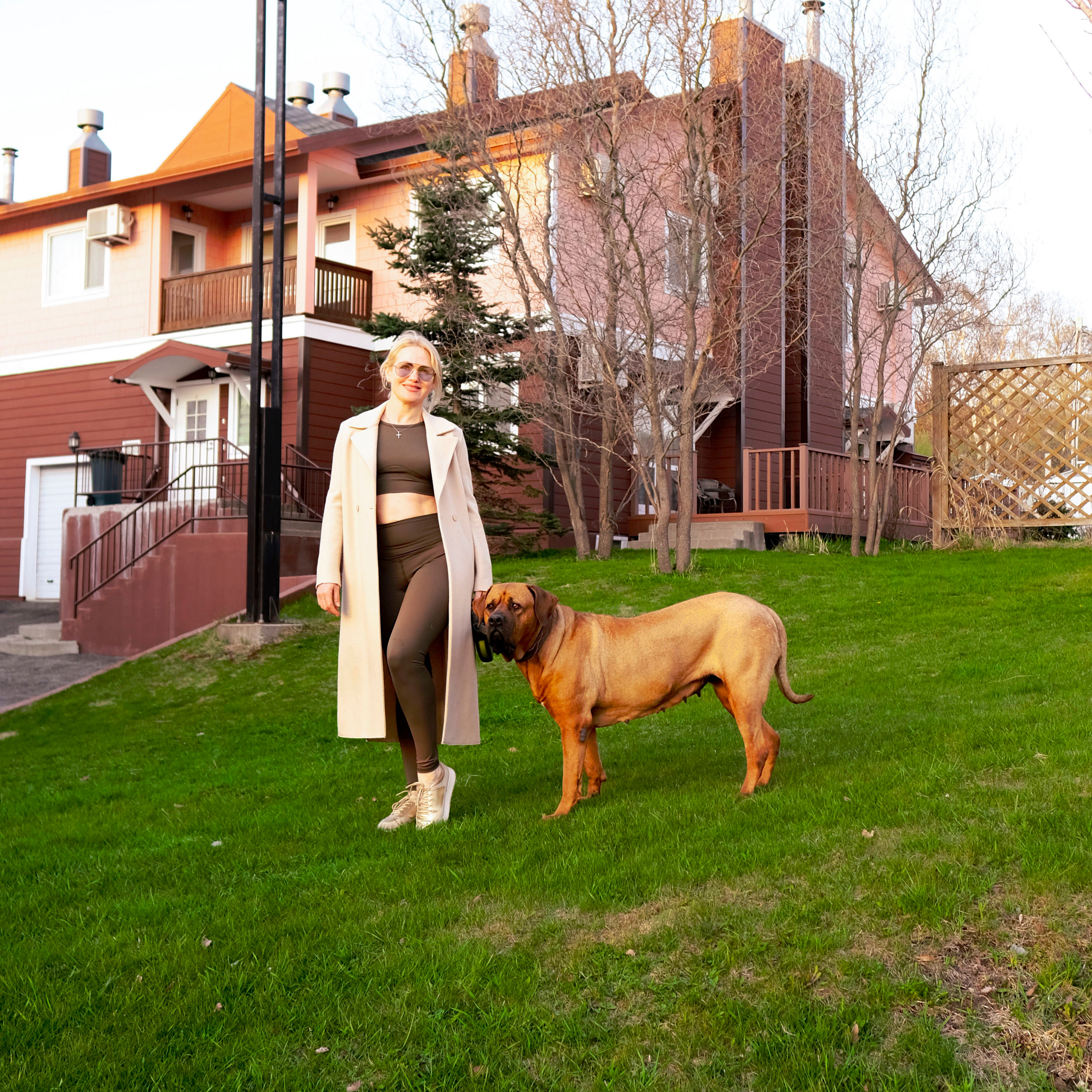 Прогулка Оксаны с собакой. Студийный, портретный, семейный фотограф Южно-Сахалинска Яна Радаева