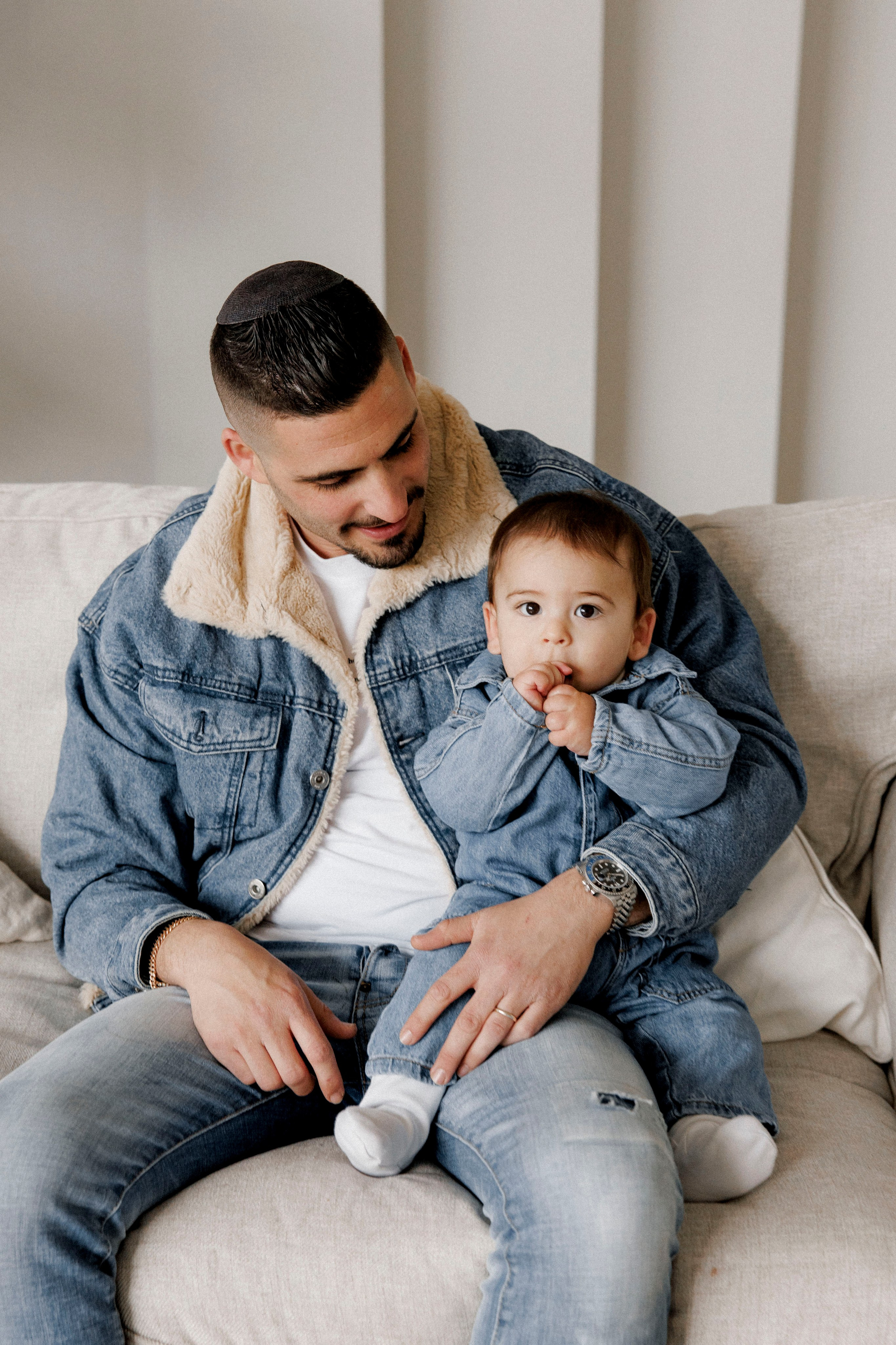 Family photoshoot in White Studio. Wedding and family photographer