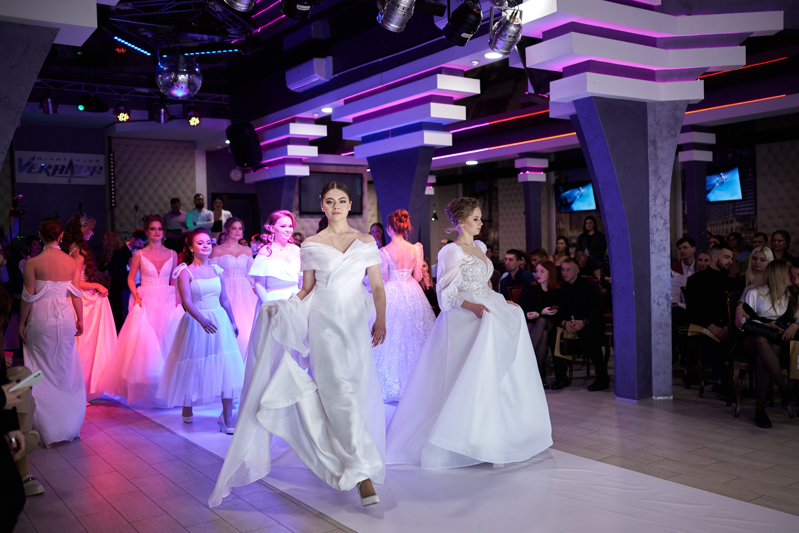 Фотограф Старый Оскол, свадебный фотограф на мероприятие. Профессиональный фотограф Старый Оскол, Губкин — свадьба, венчание, крещение, юбилей и день рождения