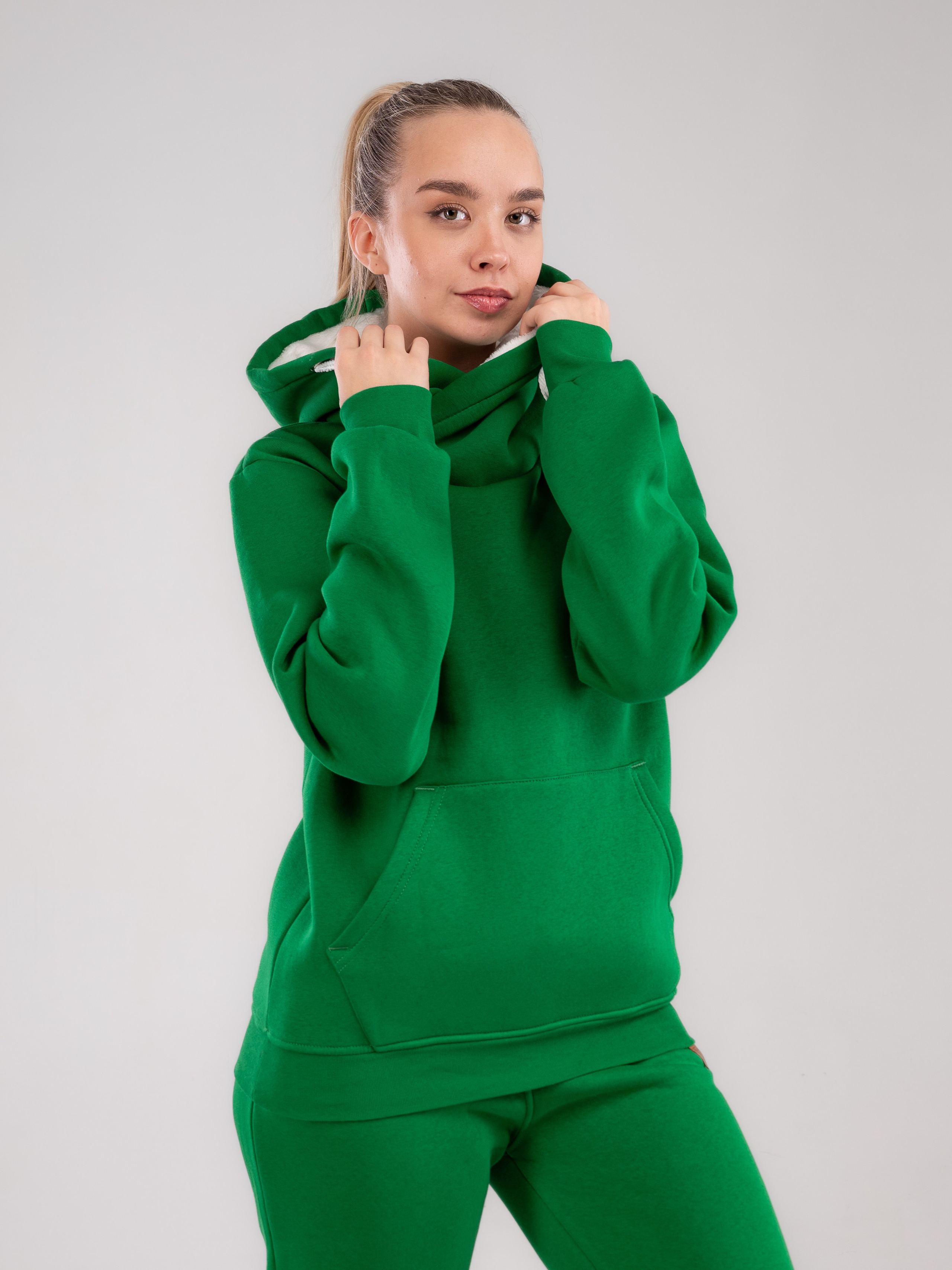 Спортивные костюмы и брюки с большой палитрой цветов!. Предметный фотограф, фото для маркетплейсов Пятигорск, КМВ