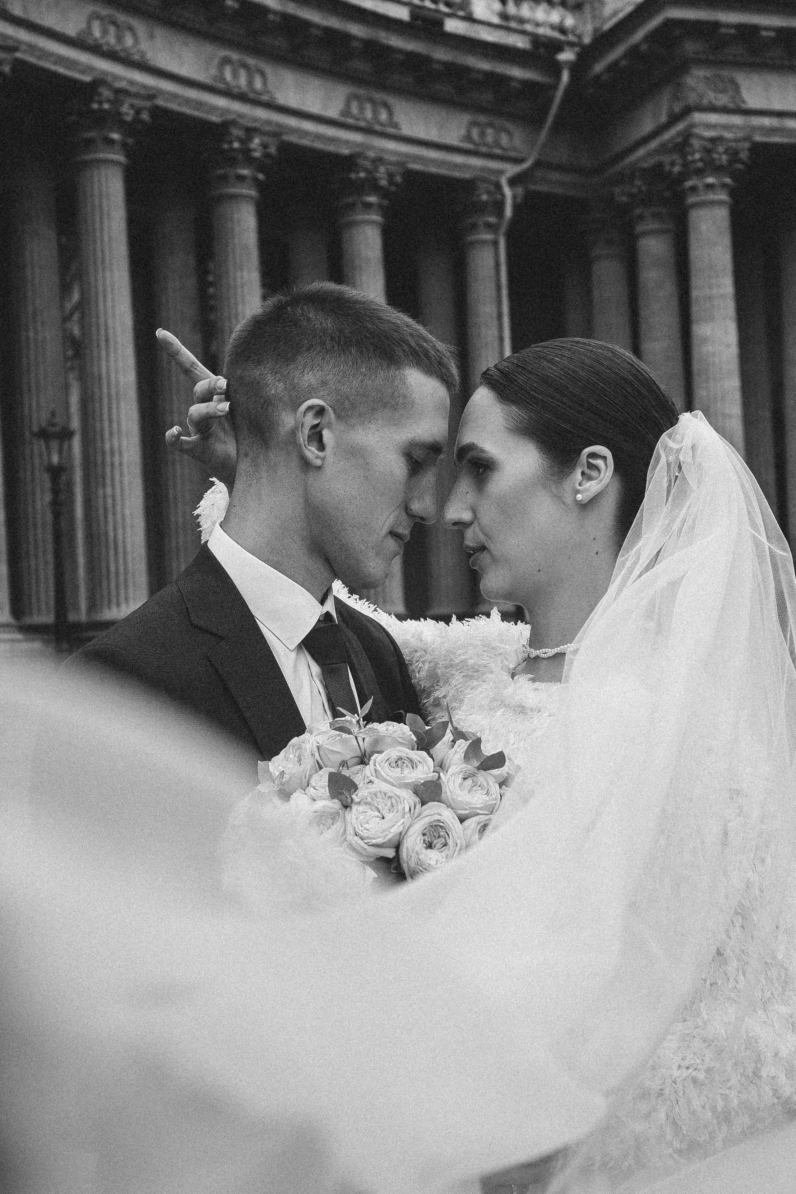 СВАДЕБНАЯ ПРОГУЛКА В САНТК-ПЕТЕРБУРГЕ (ИСАКИЕВСКИЙ СОБОР, ЗИМНЯЯ КАНАВКА, ЭРМИТАЖ И БОЛЬШАЯ МОРСКАЯ УЛИЦА). Профессиональный фотограф, Санкт-Петербург — Виктория Богомолова