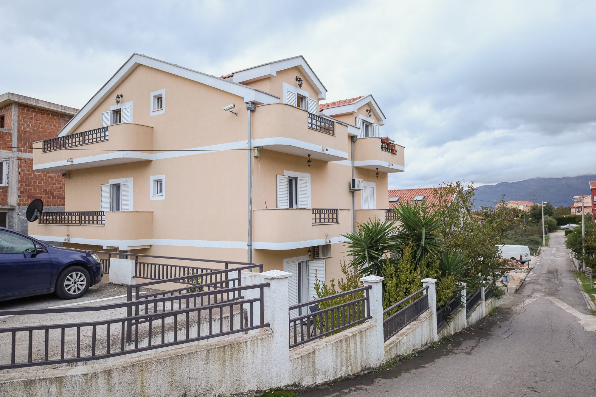 Private aparts for sale. Fotograf u Crnoj Gori-porodično fotografisanje sa djecom, lovestory, nekretnine