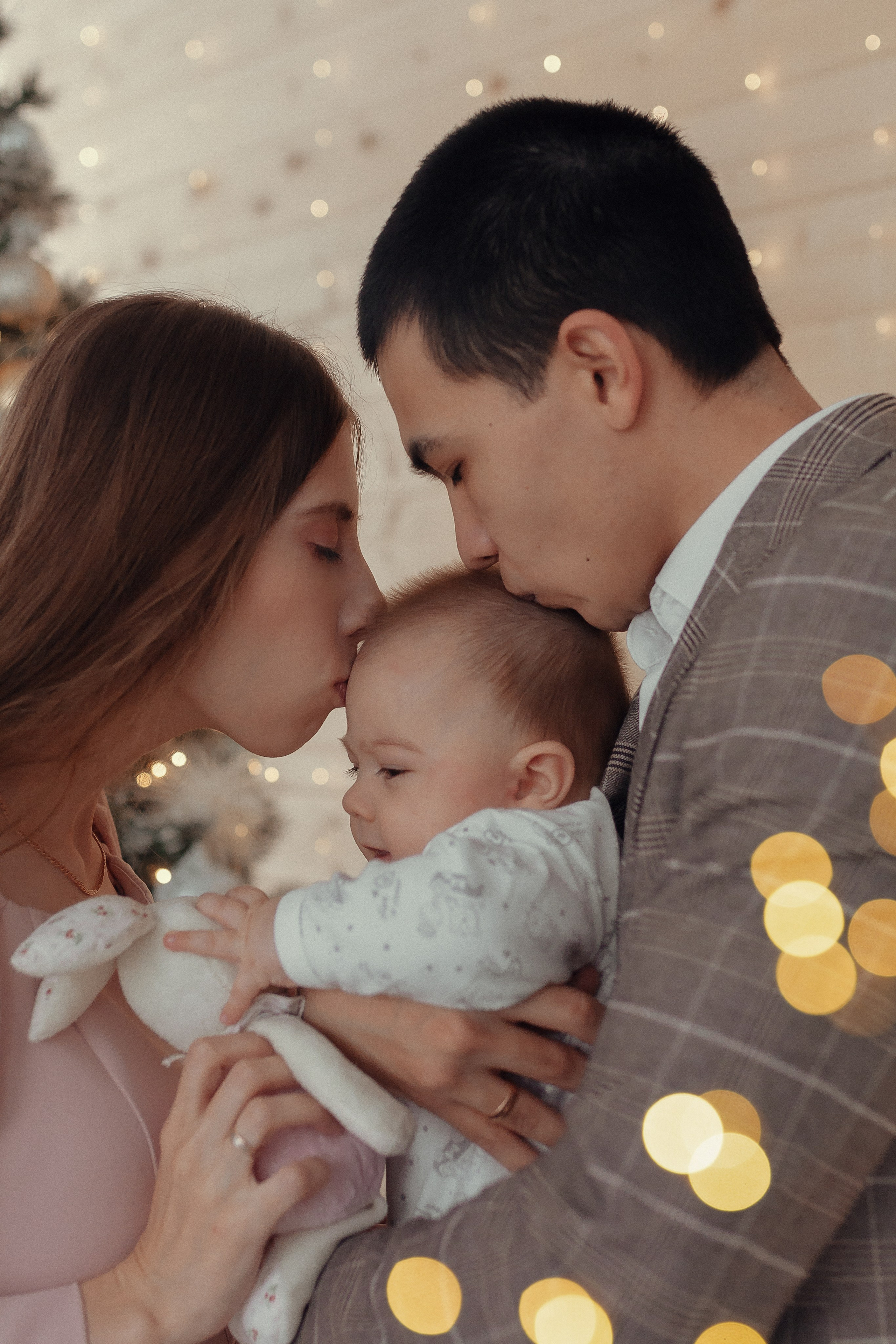 Зиля с семьей. Новогодняя фотосессия в студии. Профессиональный фотограф, Москва |Видное Елена Елизарова