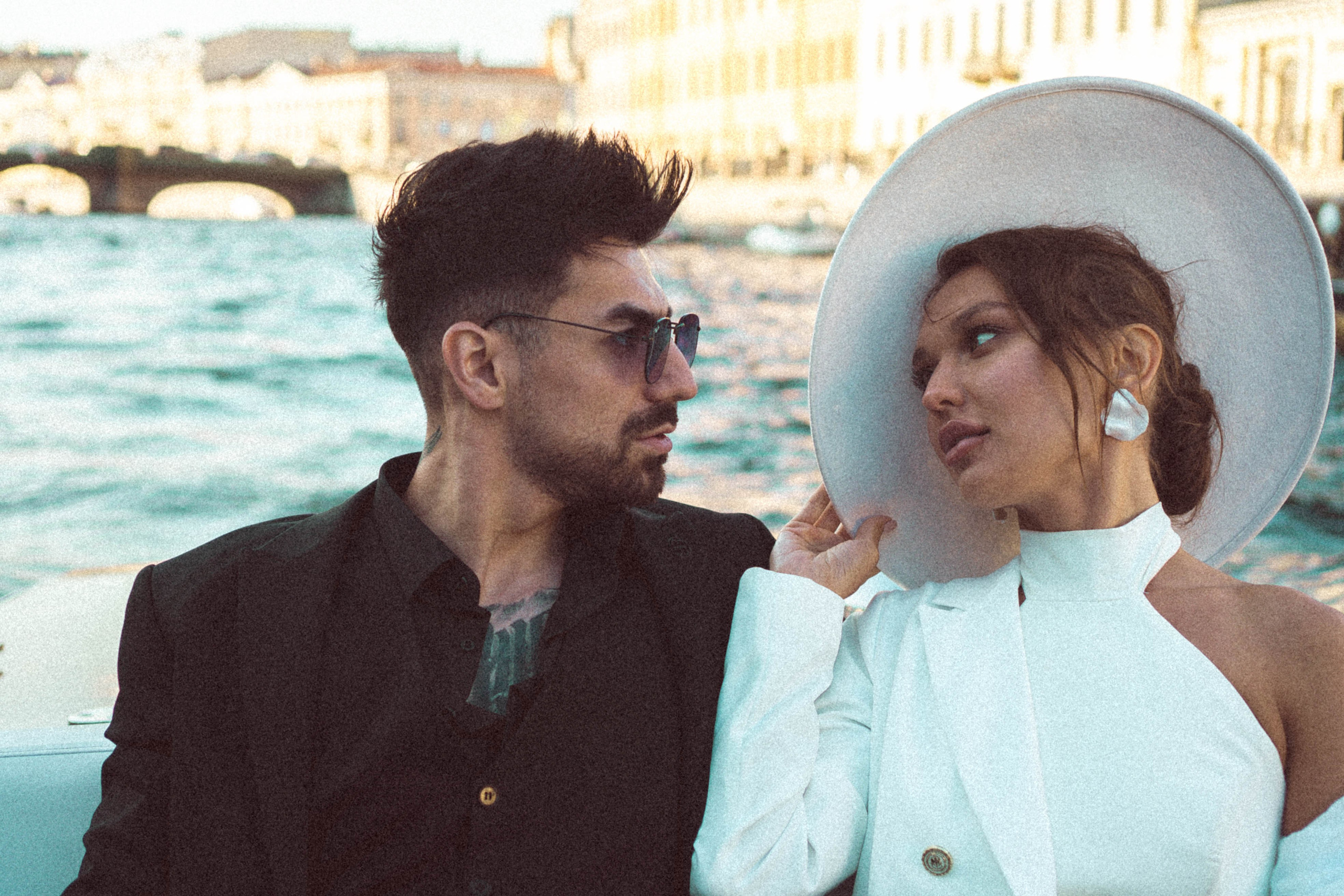 СВАДЕНБНАЯ СЬЕМКА НА КАТЕРЕ ПО КАНАЛАМ САНКТ-ПЕТЕРБУРГА И В АКВАТОРИИ НЕВЫ. Профессиональный фотограф, Санкт-Петербург — Виктория Богомолова