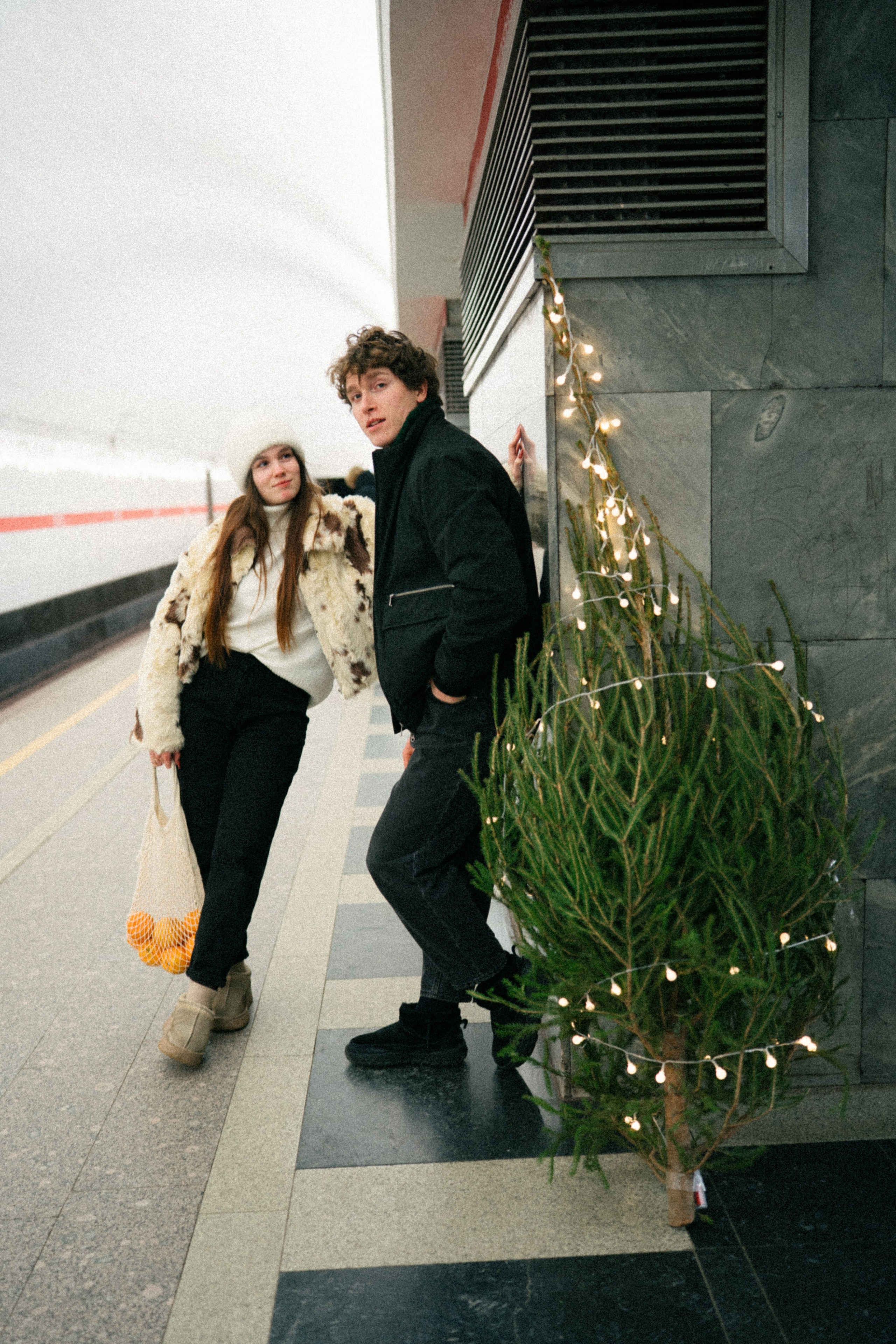 НОВОГОДНЯЯ ПРОГУЛКА ПАРЫ ПО ЧЕРНЫШЕВСКОЙ ПЕРЕД НОВЫМ ГОДОМ. Профессиональный фотограф, Санкт-Петербург — Виктория Богомолова