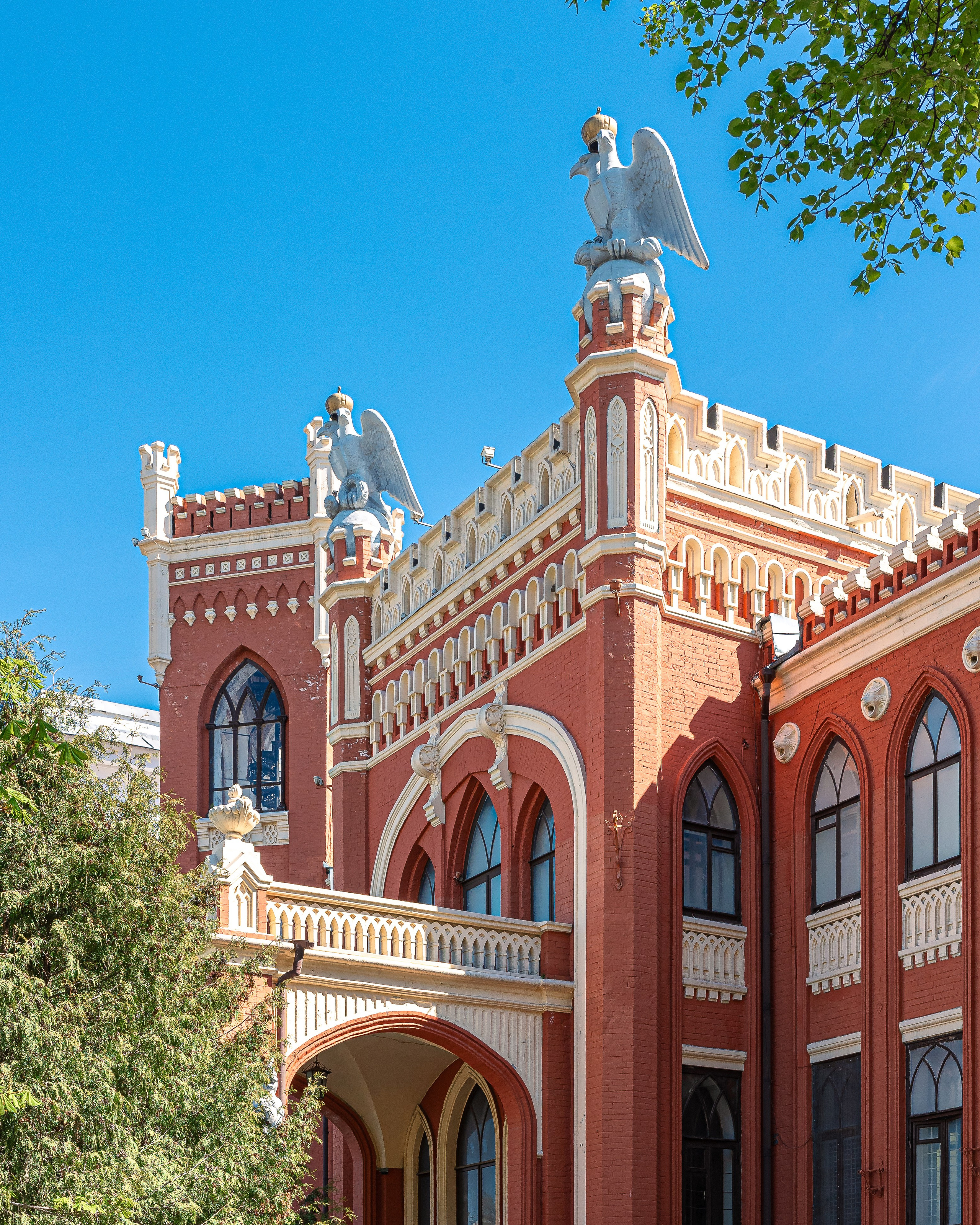 Красный замок Тихона Булычева на Вятке. Архитектор Чарушин И.А. Иван Благушин. Интерьерный и архитектурный фотограф в Москве и Санкт-Петербурге